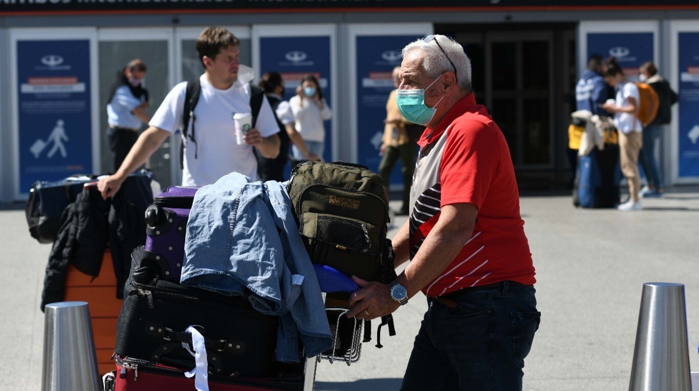 Viajeros en el aeropuerto de Ezeiza. (Foto: Télam/Gustavo Amarelle).