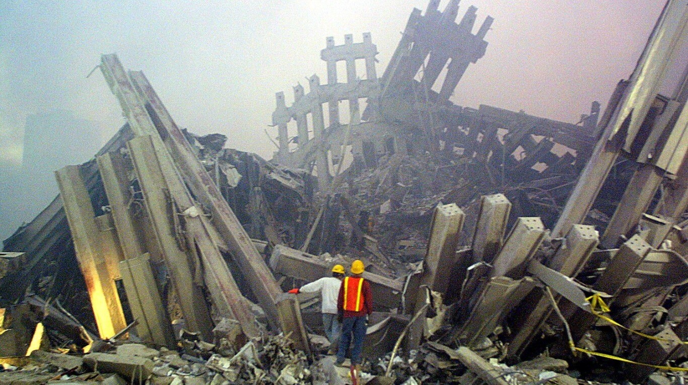 Rescatistas trabajan entre las ruinas del World Trade Center (Foto: AFP)