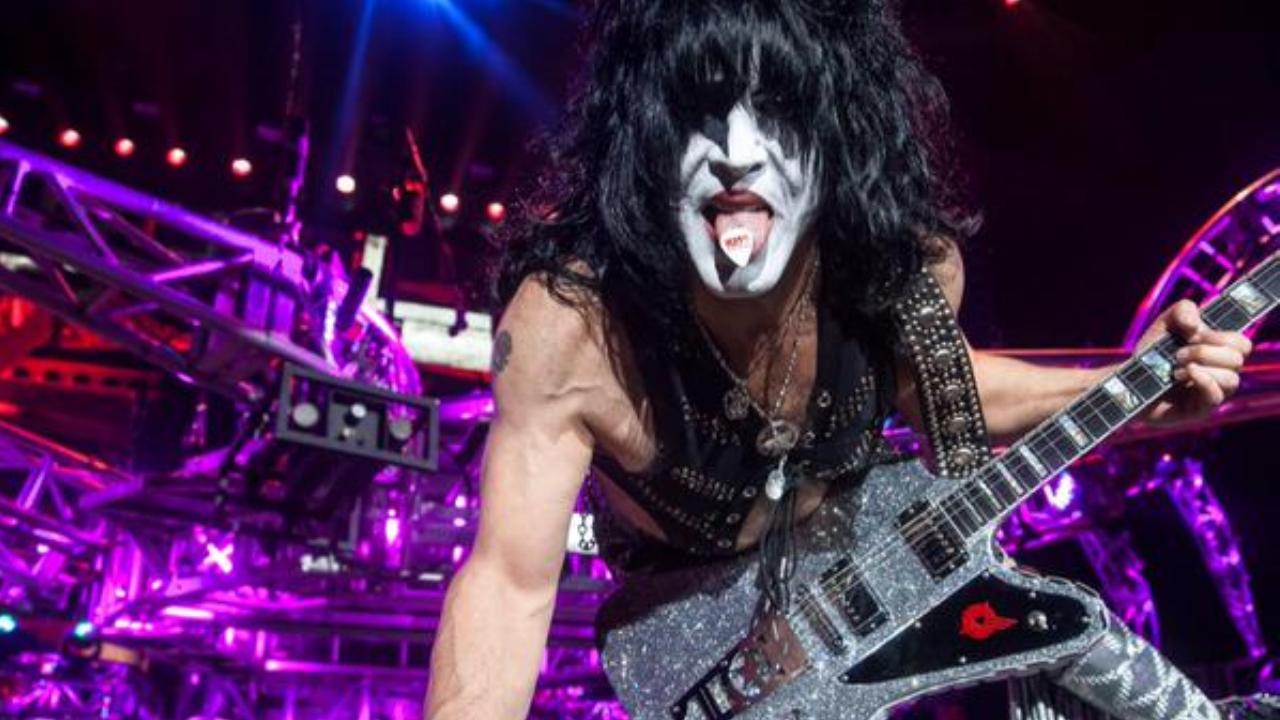 El cantante de Kiss tuiteó la foto de una famosa argentina y le escribió: “¡Qué noche!”