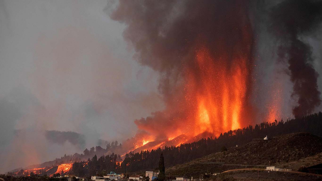 Unos 2000 evacuados en la Isla de Palma tras erupción del volcán (Foto. AFP)