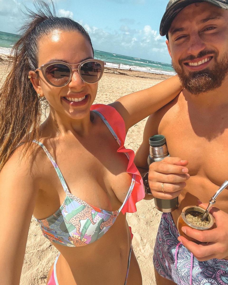 Belu Lucius se mostró en microbikini desde Punta Cana y generó la reacción  de su hermana Emily: 