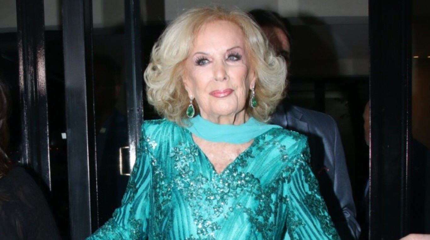 Mirtha Legrand deslumbró en su cumpleaños 96 con su look. (Foto: Movilpress)