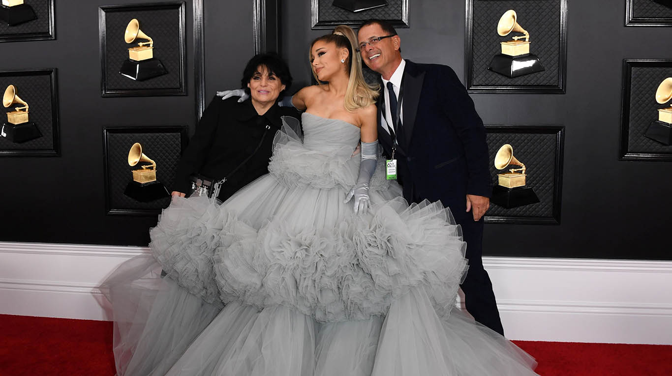 Ariana Grande se amigó con su padre durante la noche de los premios Grammy  | TN