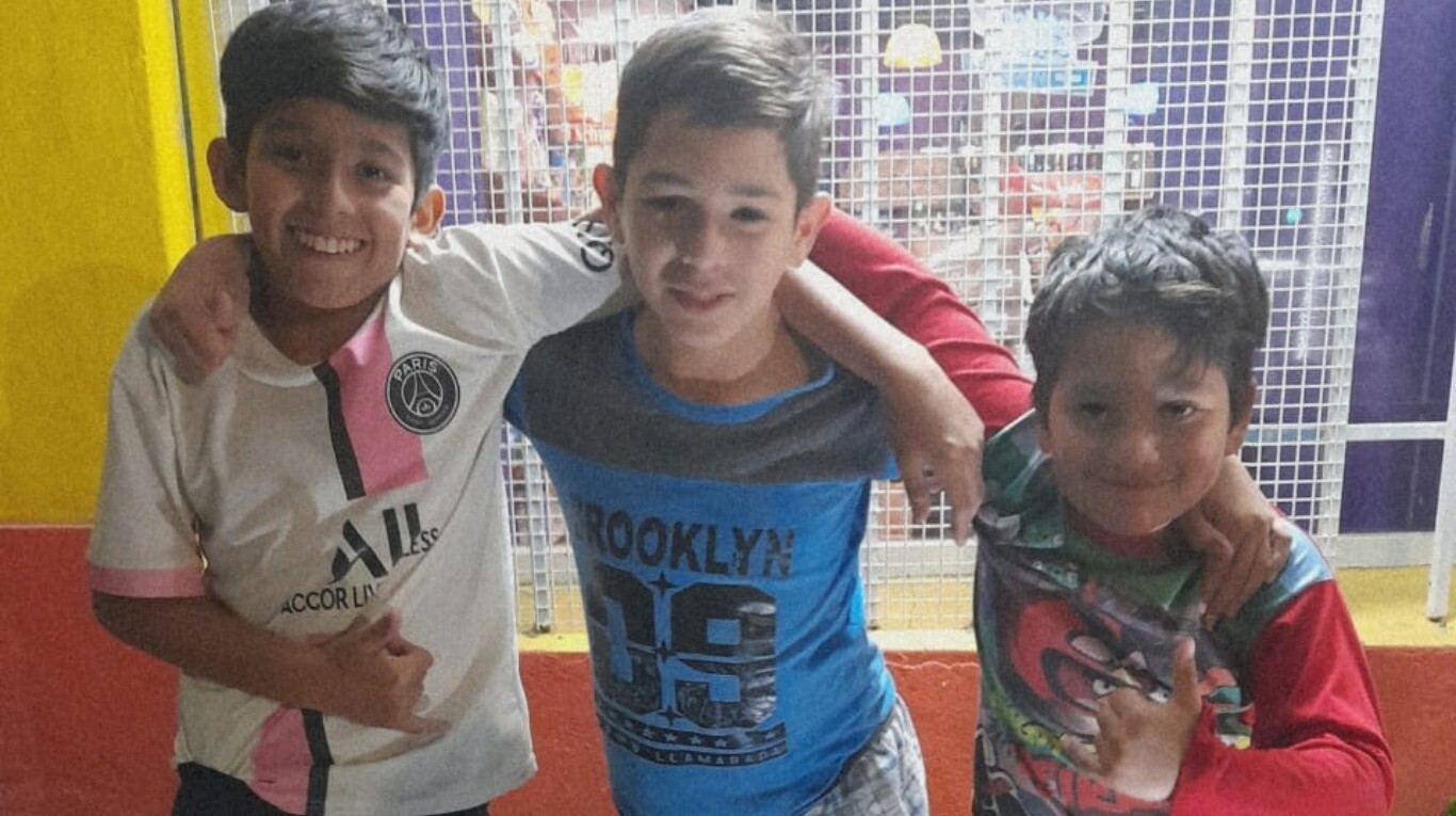 Catriel, Agustín y Ian son de Santa Elena, Entre Ríos, y pasan sus días jugando a la pelota (Foto: Uno Entre Ríos).