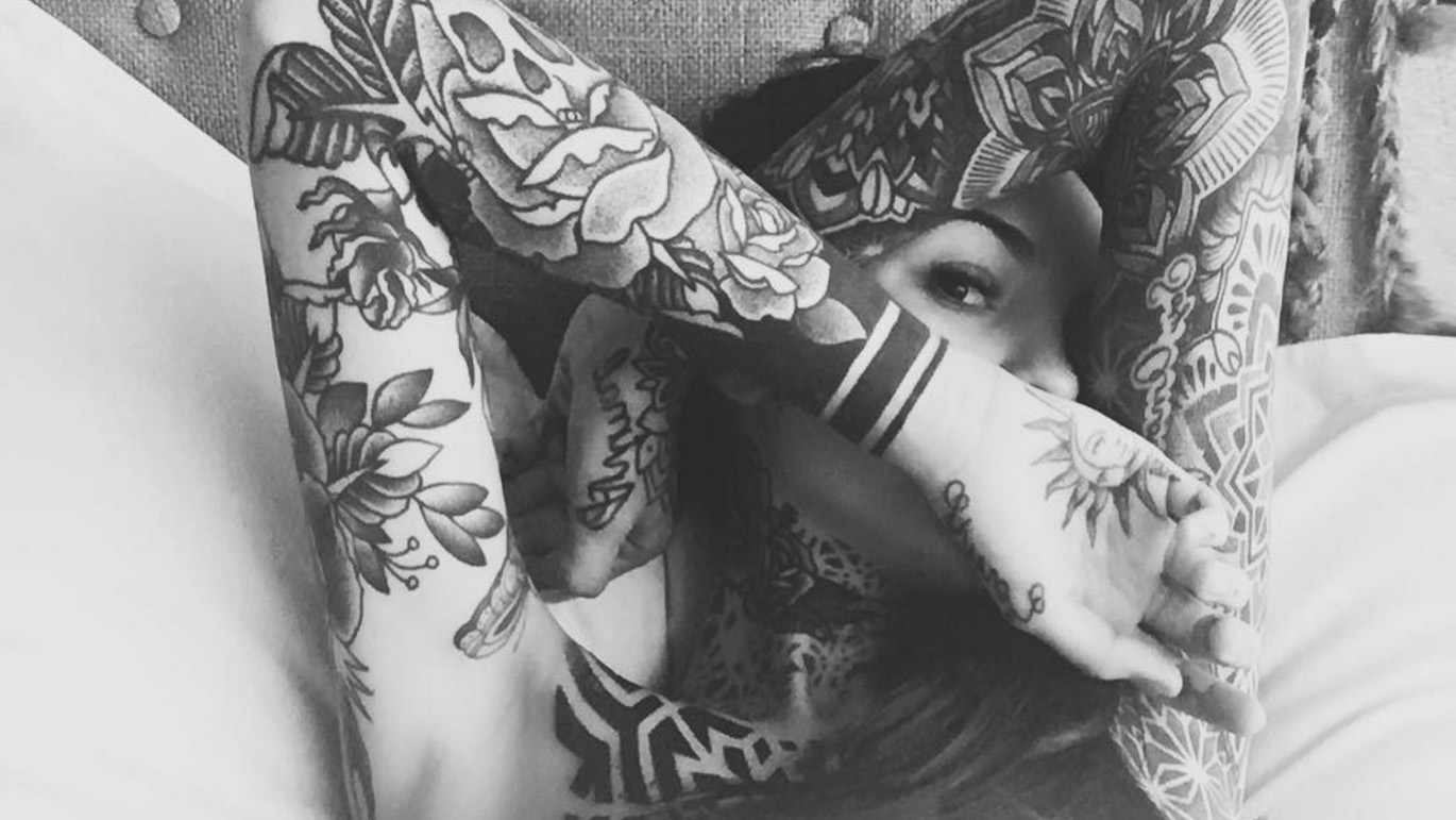 Cande Tinelli se tatuó el cuello completamente de negro y mostró cómo le quedó: "Hardcore"