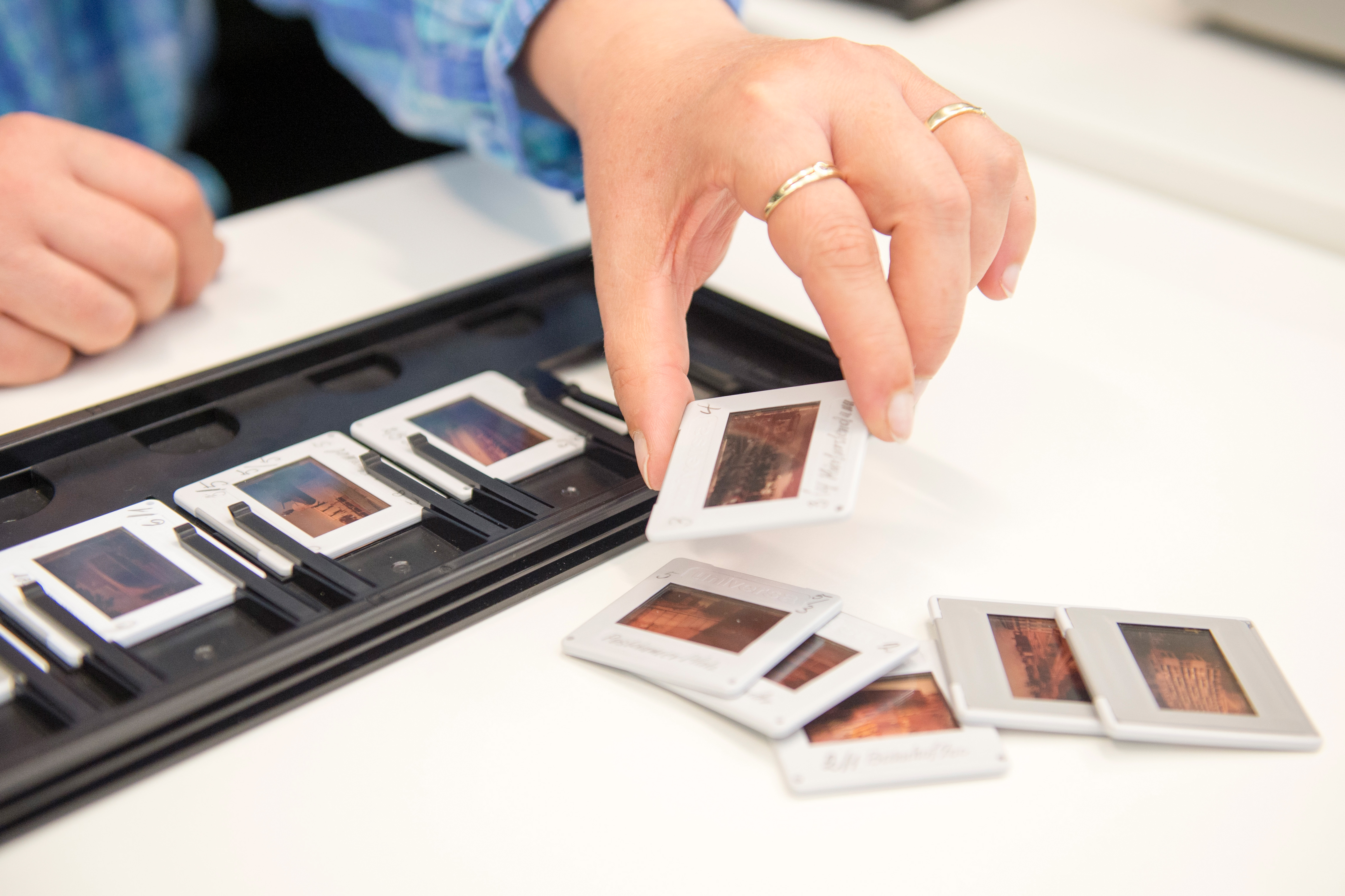 Digitalizar antiguos negativos, diapositivas y fotos en papel con sencillez  y a bajo precio