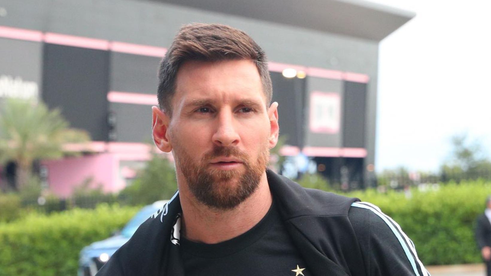 Cuánto vale camiseta de Lionel Messi de la marca Louis Vuitton