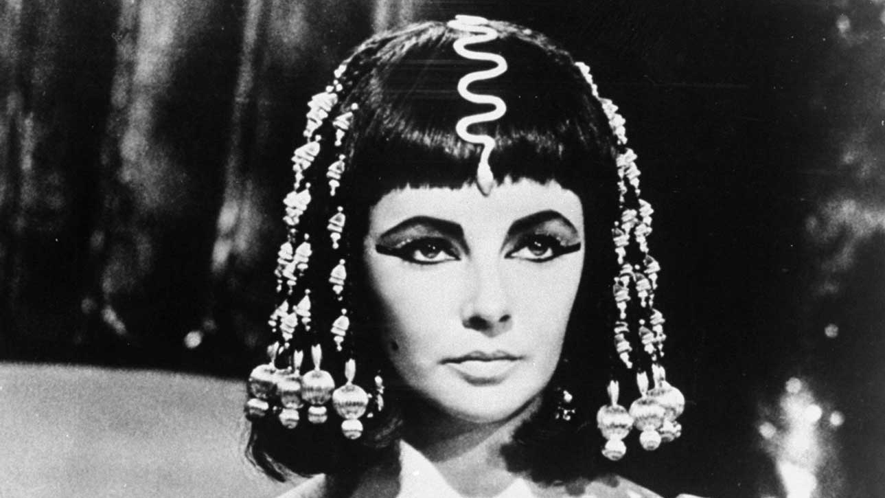 Elizabeth Taylor como "Cleopatra", en el film de 1963. (Foto: AP)