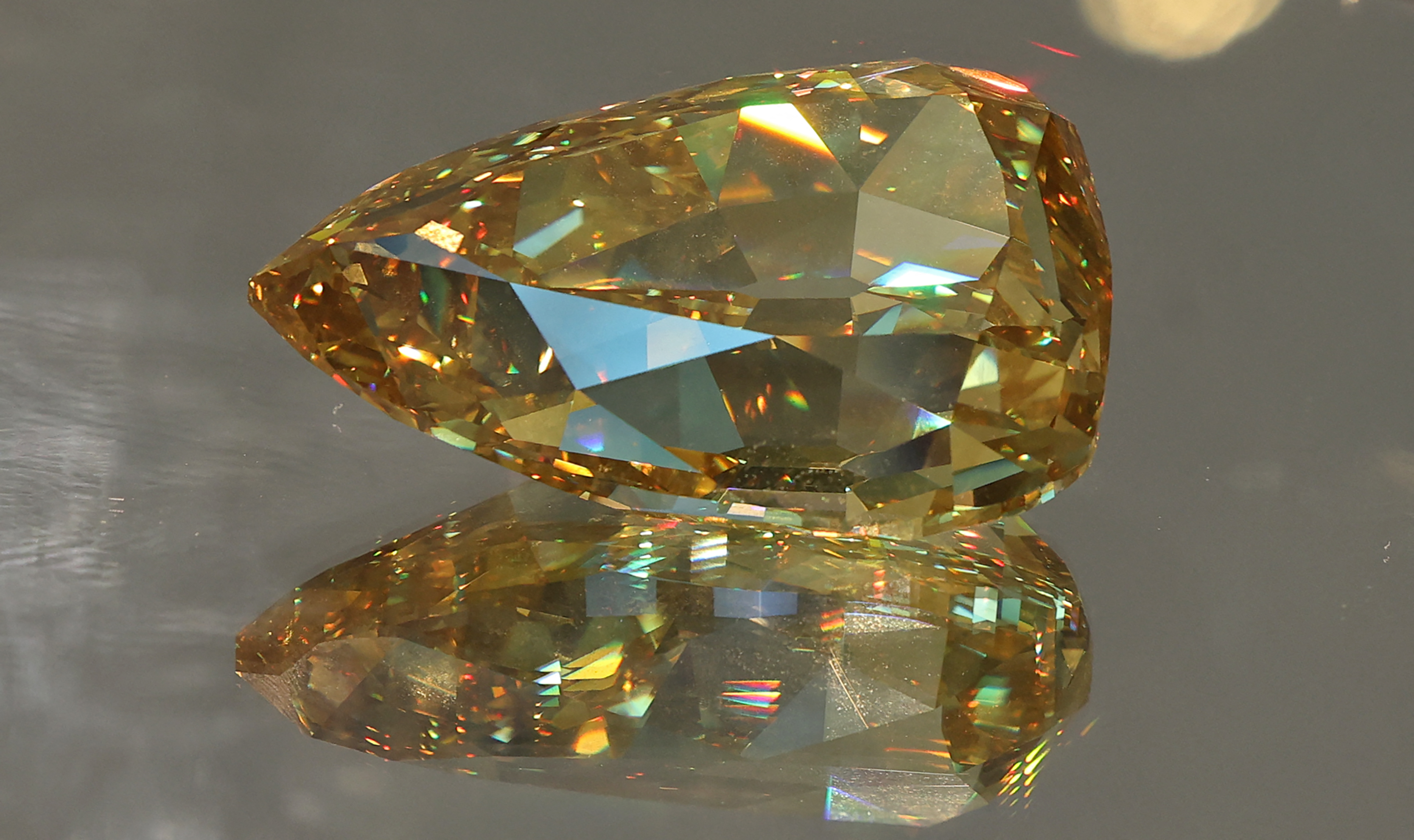 El dominó más caro del mundo es de oro y diamantes