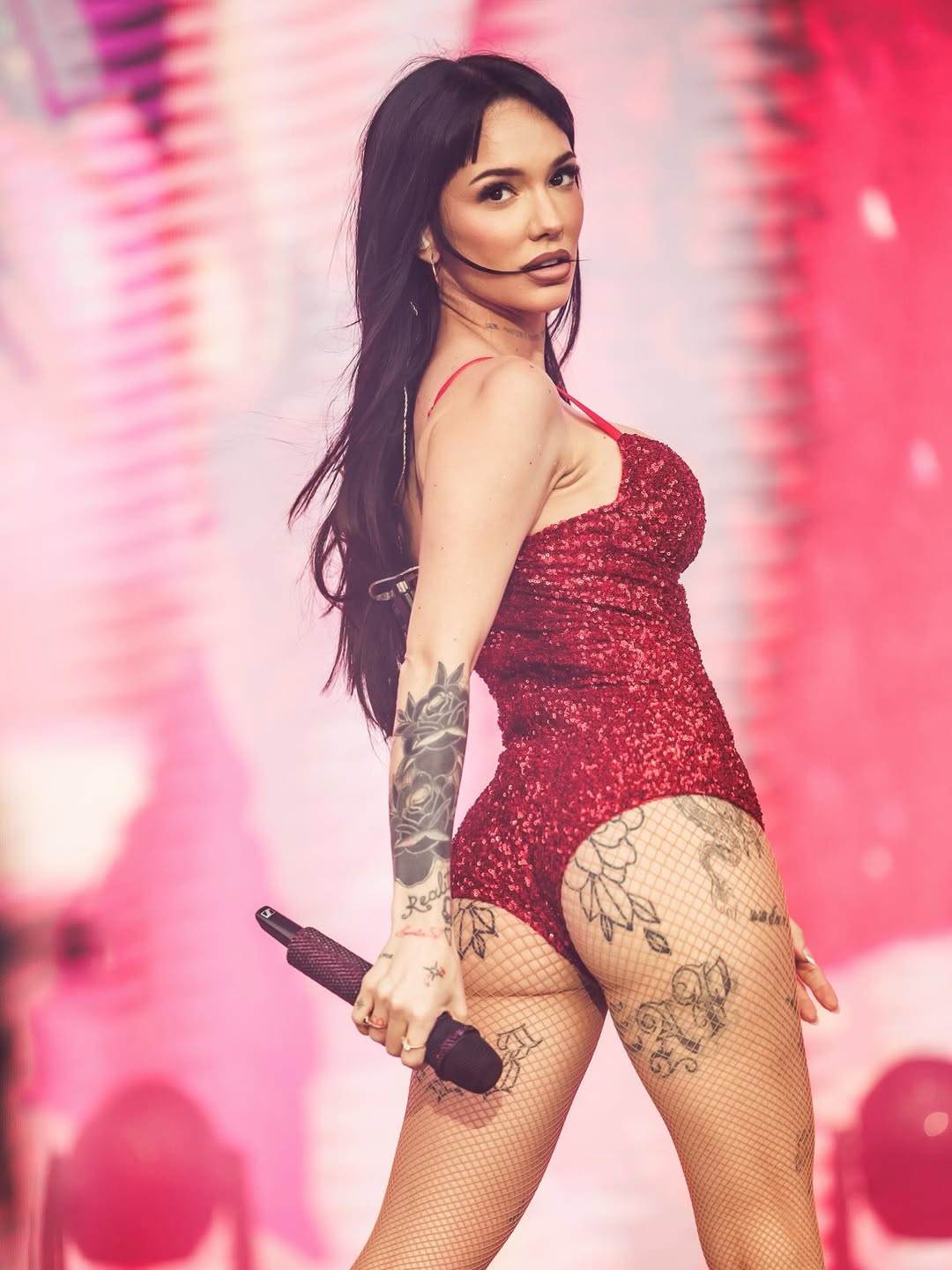 Marlene bloem nue showed up at a lovely hotel and met a