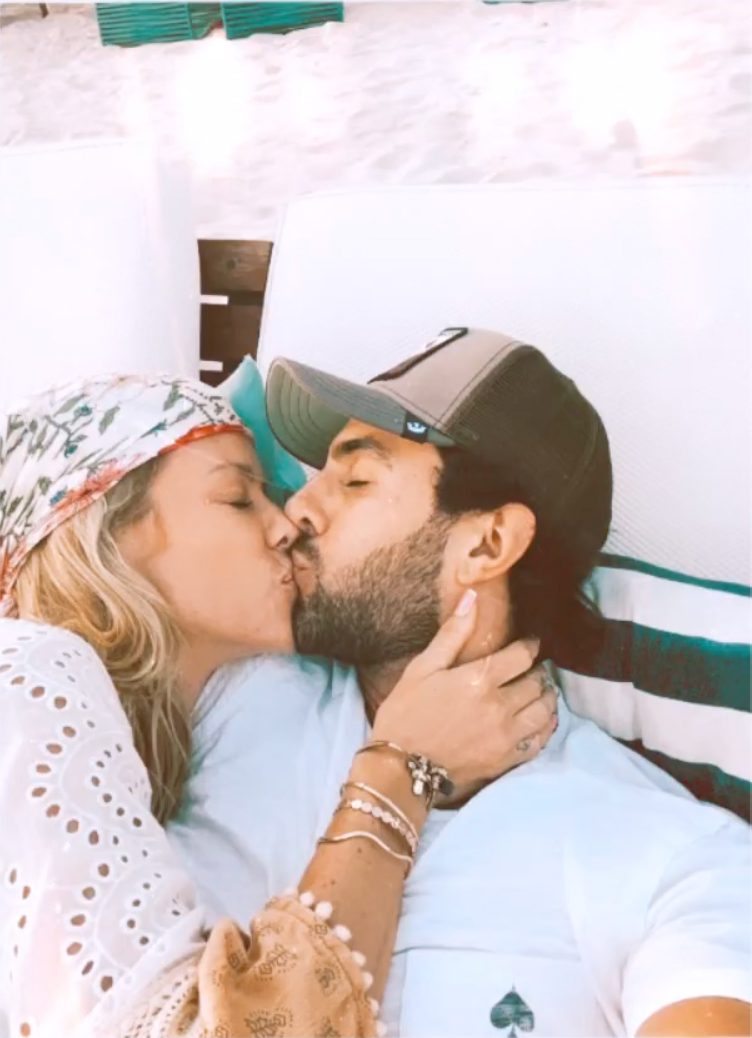 Nicole Neumann y Manu Urcera, muy enamorados en la playa