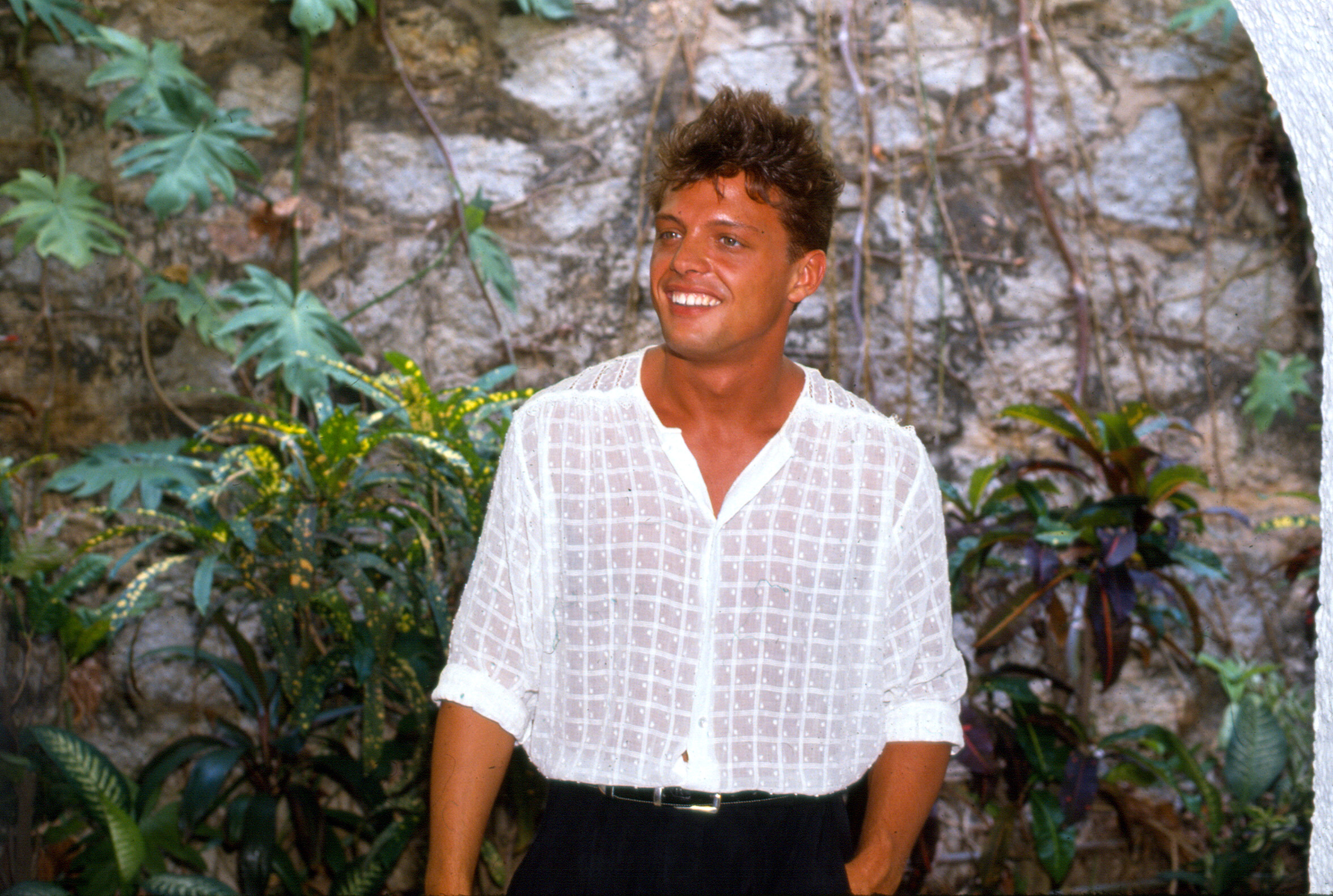 Los looks inolvidables de Luis Miguel: del estilo punk al pelo batido y los  esmoquins | TN