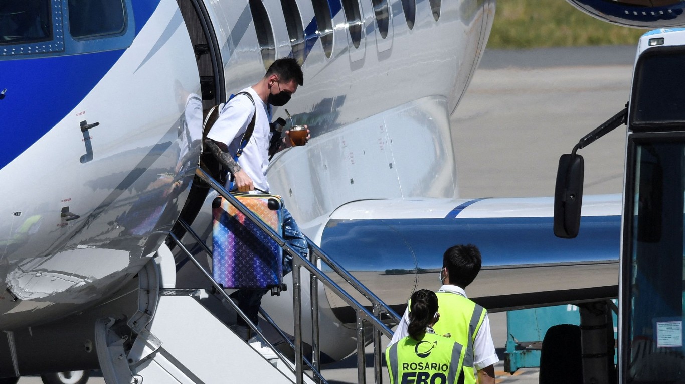 La valija de lujo con la que Messi llegó a Argentina: cuesta 10 mil dólares  