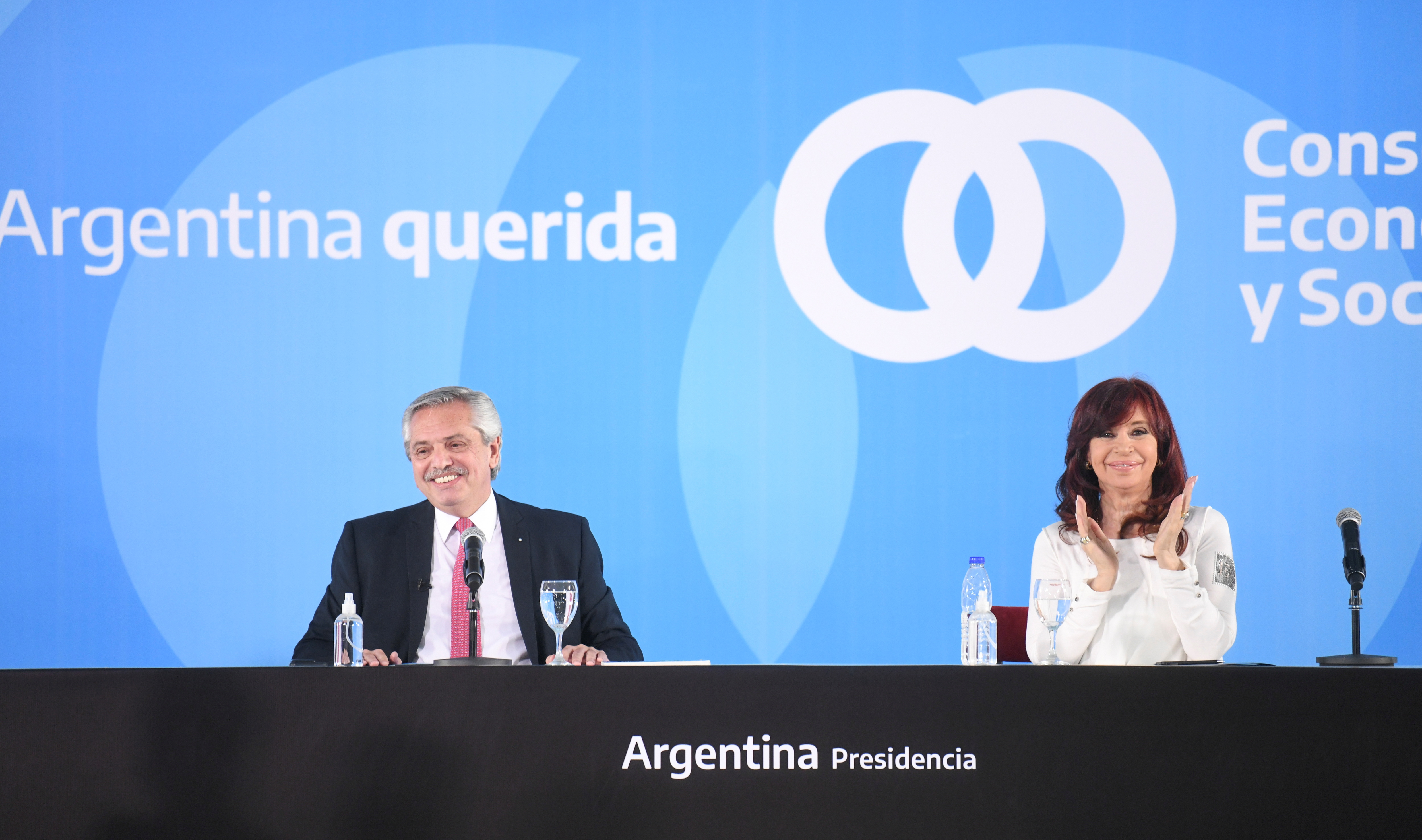 Alberto Fernández y Cristina Kirchner, durante un anuncio. (Foto: Presidencia)