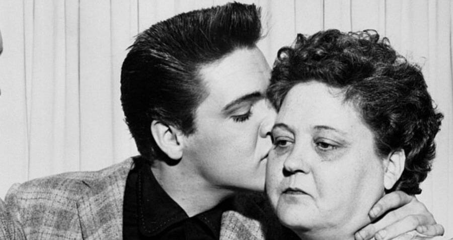A 45 años de la muerte de Elvis Presley: las tragedias de la madre que  impulsó su carrera y no lo vio triunfar | TN