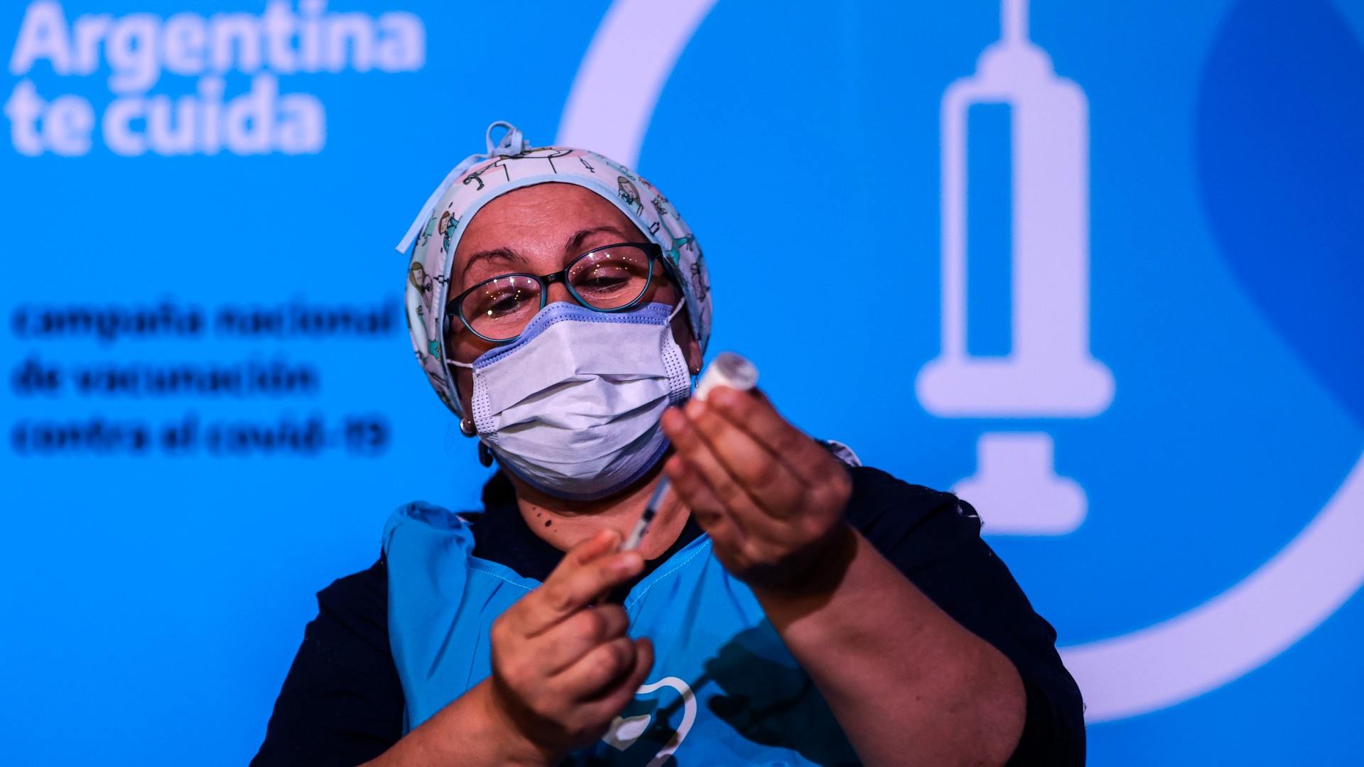 Tucumán es la primera provincia en anunciar que aplicará una tercera dosis de la vacuna contra el Covid-19 (Foto: EFE).-