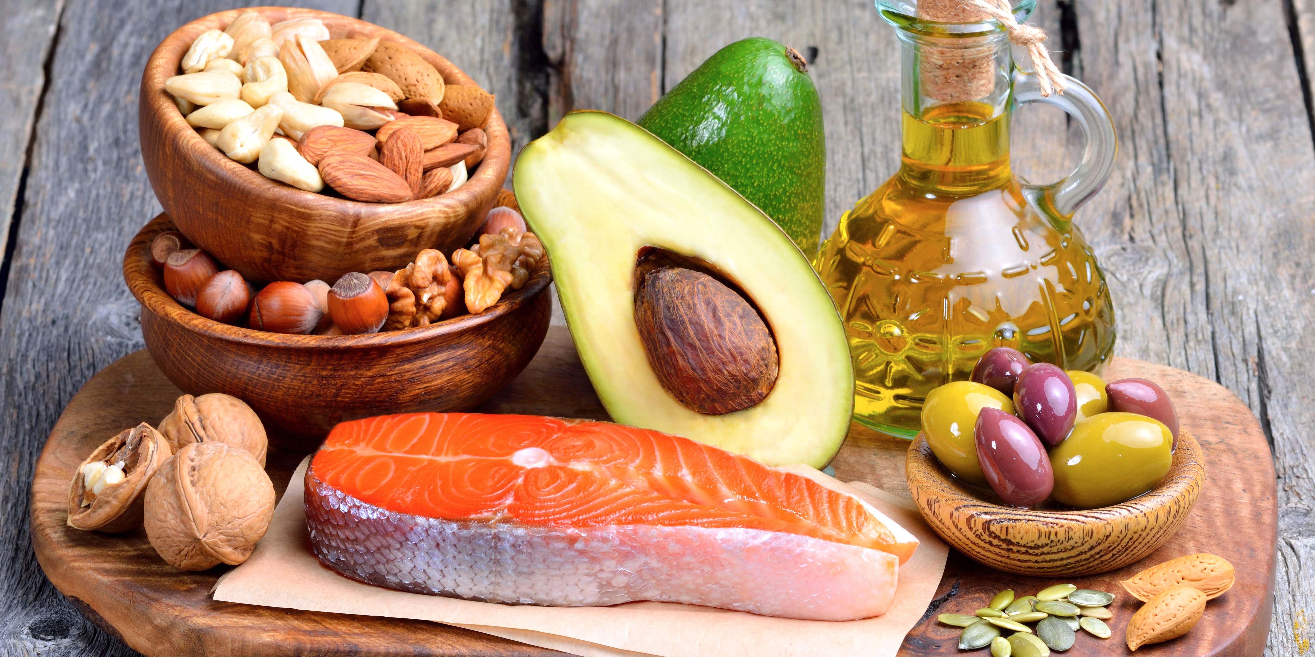 Los ácidos grasos Omega-3 presentes en varios alimentos reducen los dolores de cabeza y otros malestares. (Foto: Adobe Stock)