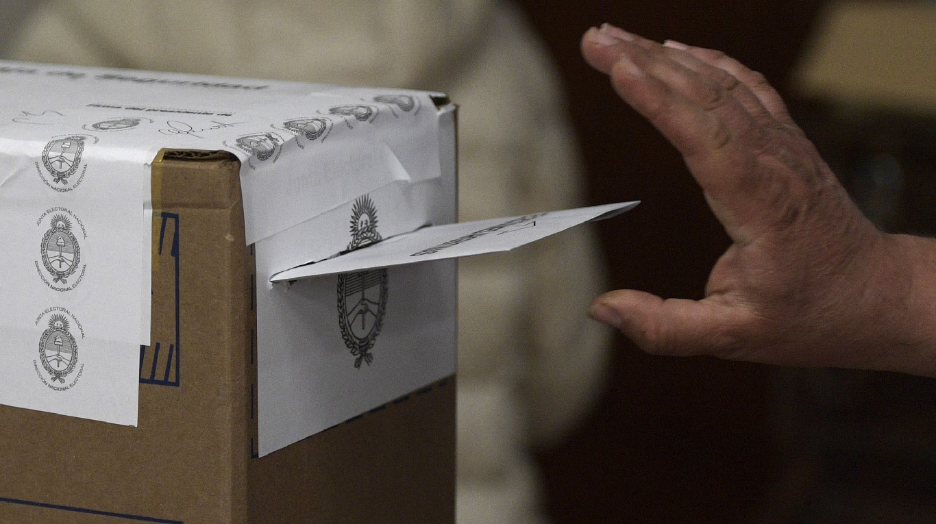 Este sábado a la medianoche finaliza el plazo para que las distintas fuerzas políticas presenten sus listas de candidatos (Foto: AFP).