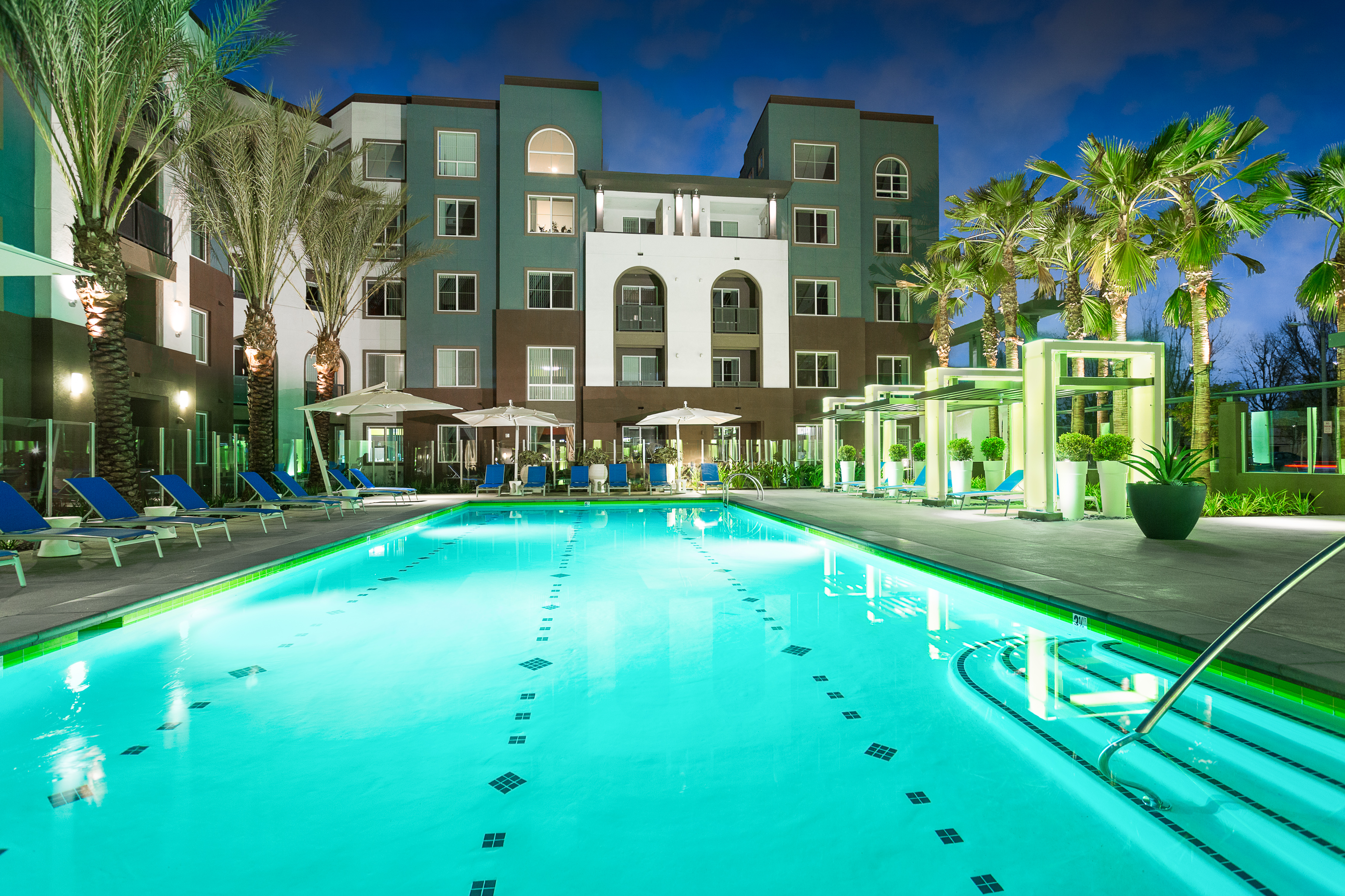 Pool at Avalon (5 of 8)