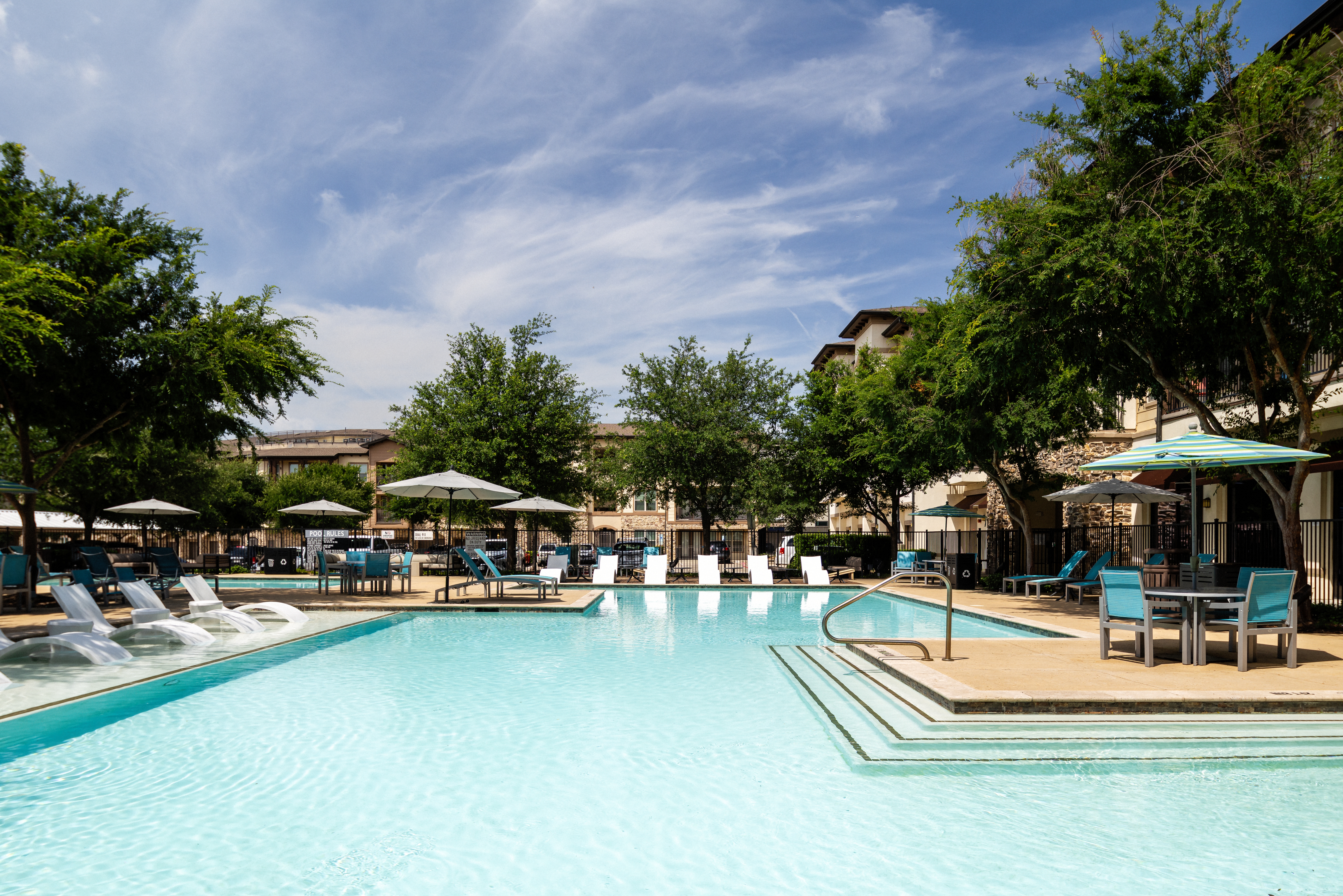 Pool at Avalon Lakeside (1 of 4)