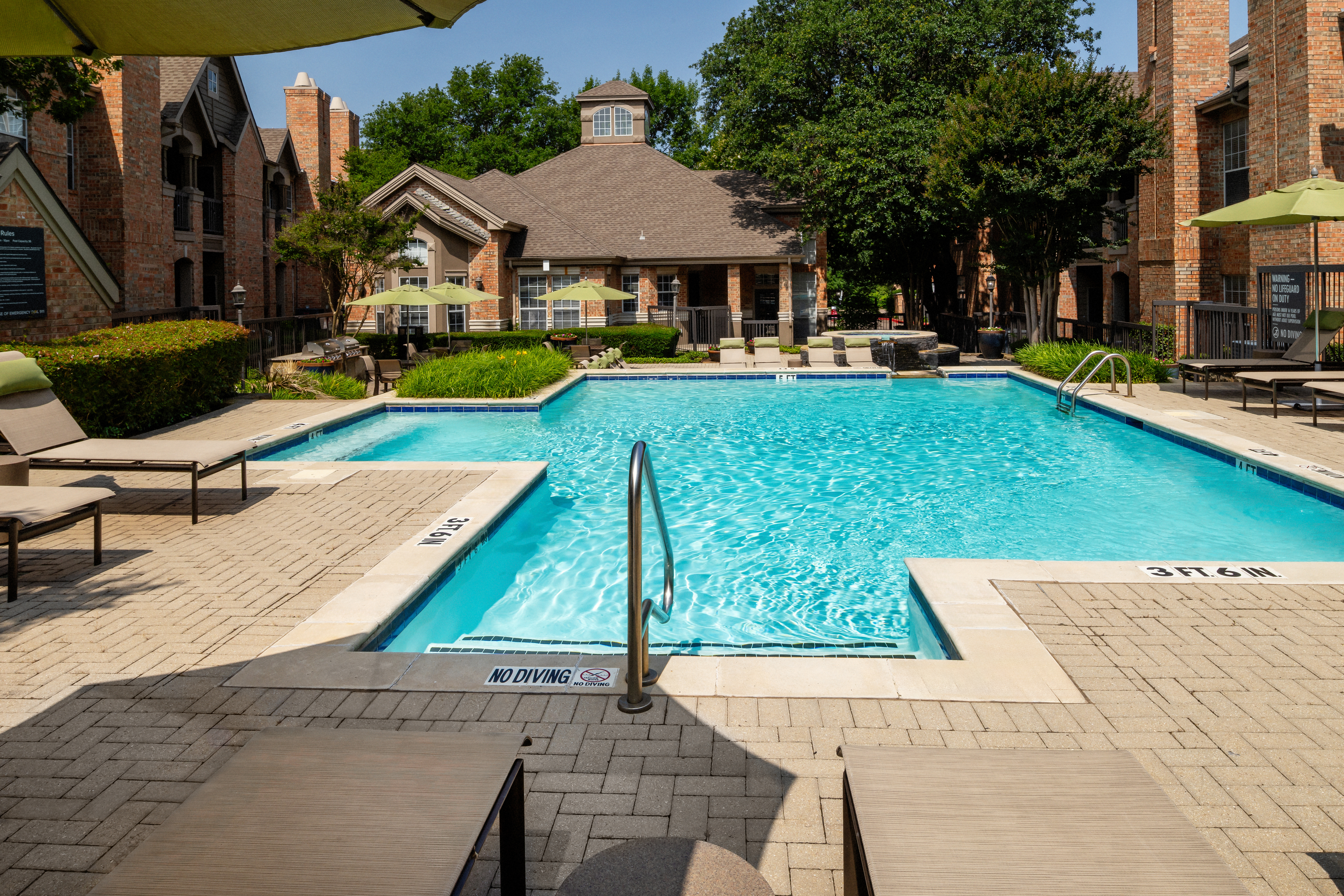 Pool at Avalon (3 of 5)