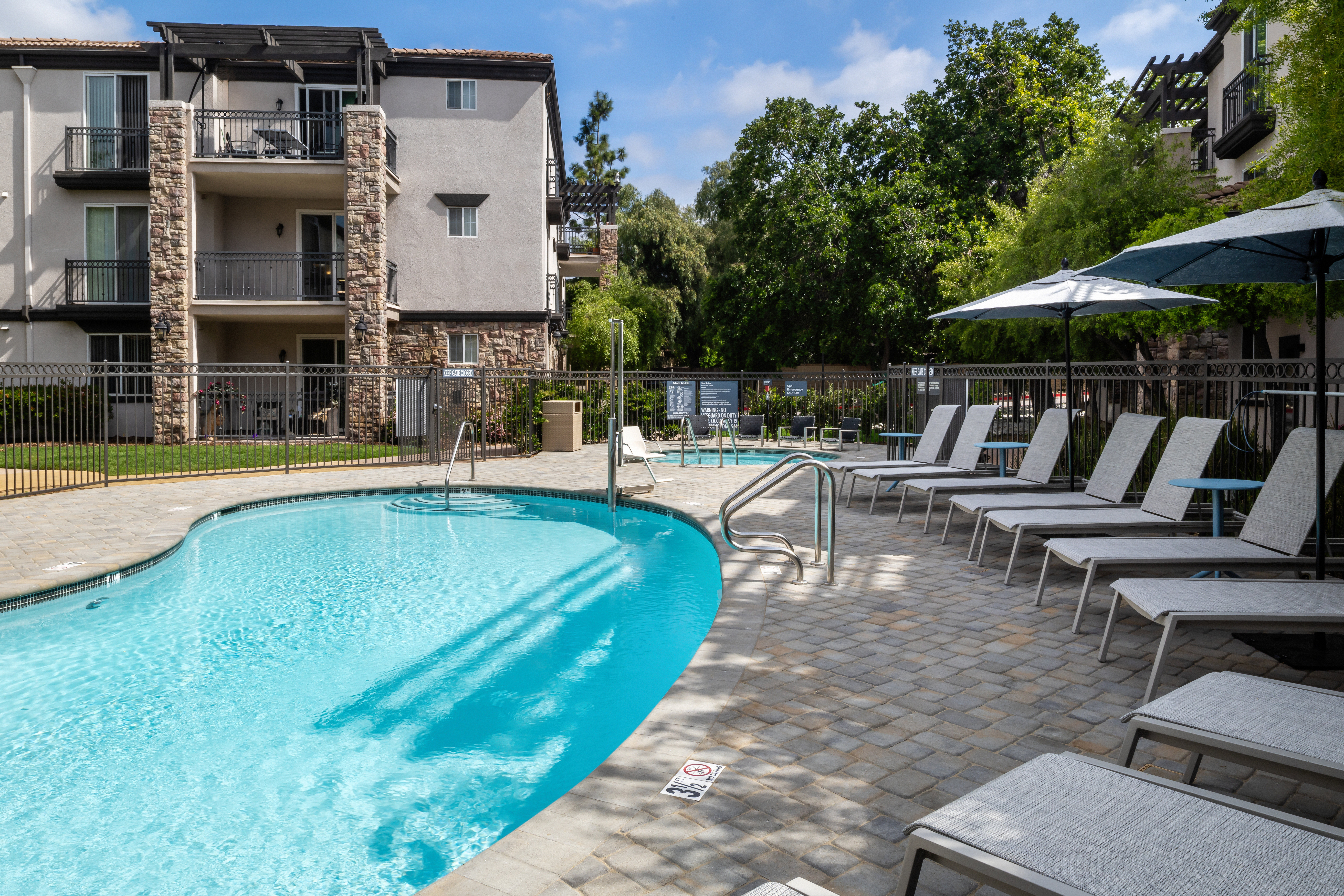Pool at Avalon Thousand Oaks Plaza (1 of 4)