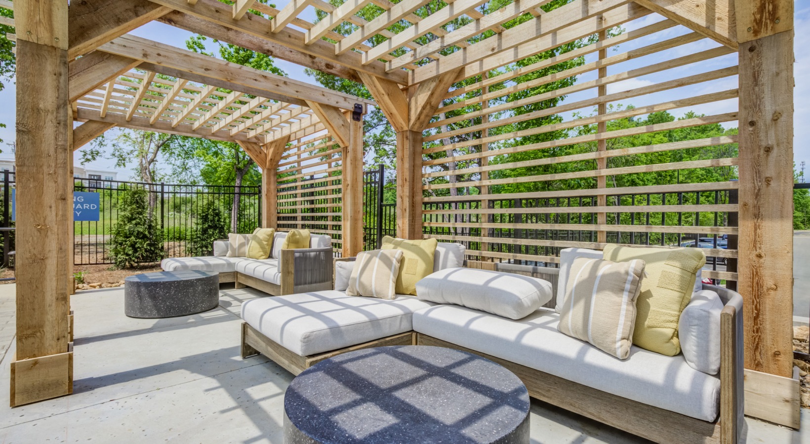 Lounge at Avalon Highland Creek (2 of 2)