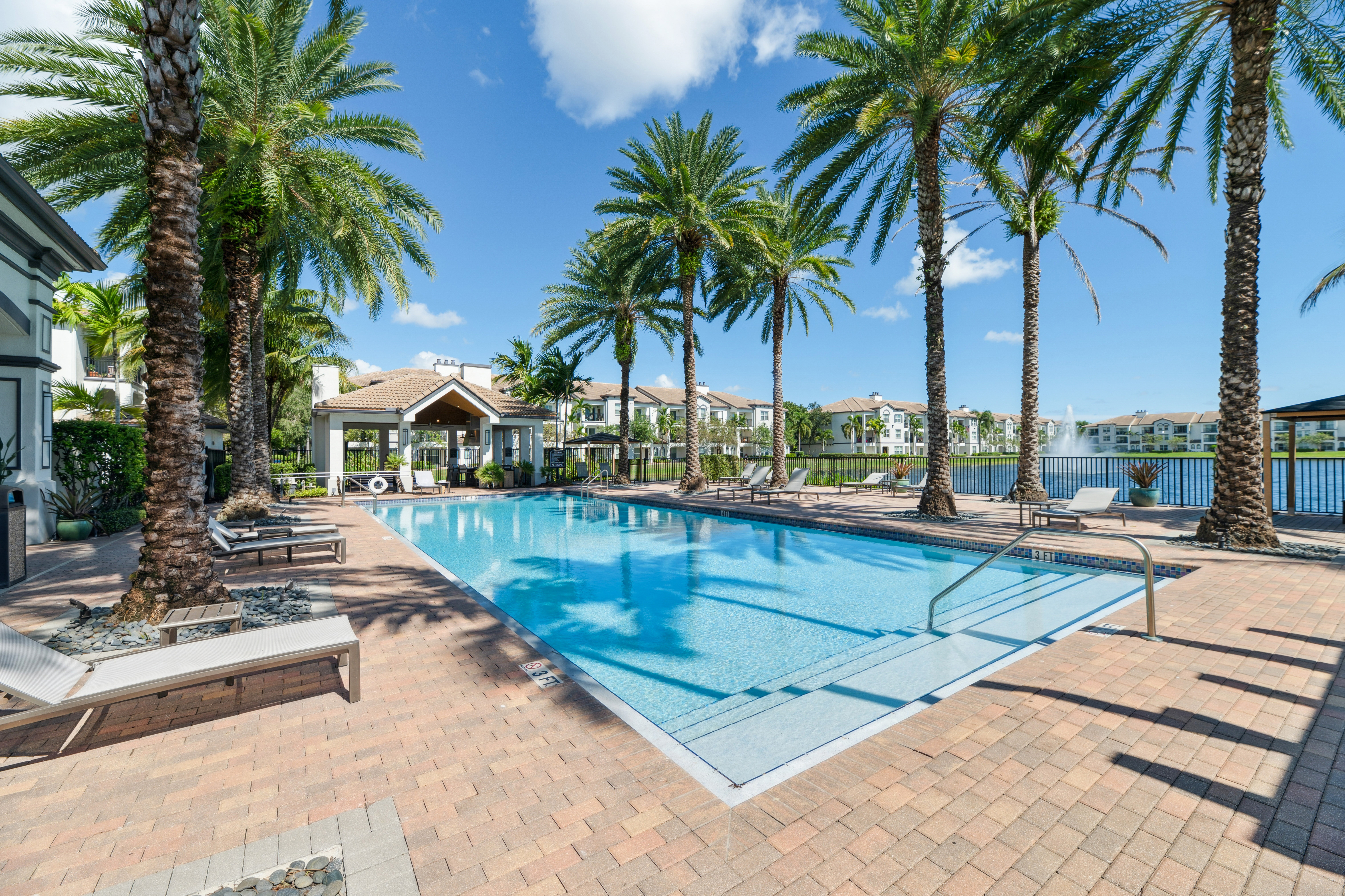 Pool at Avalon (4 of 6)