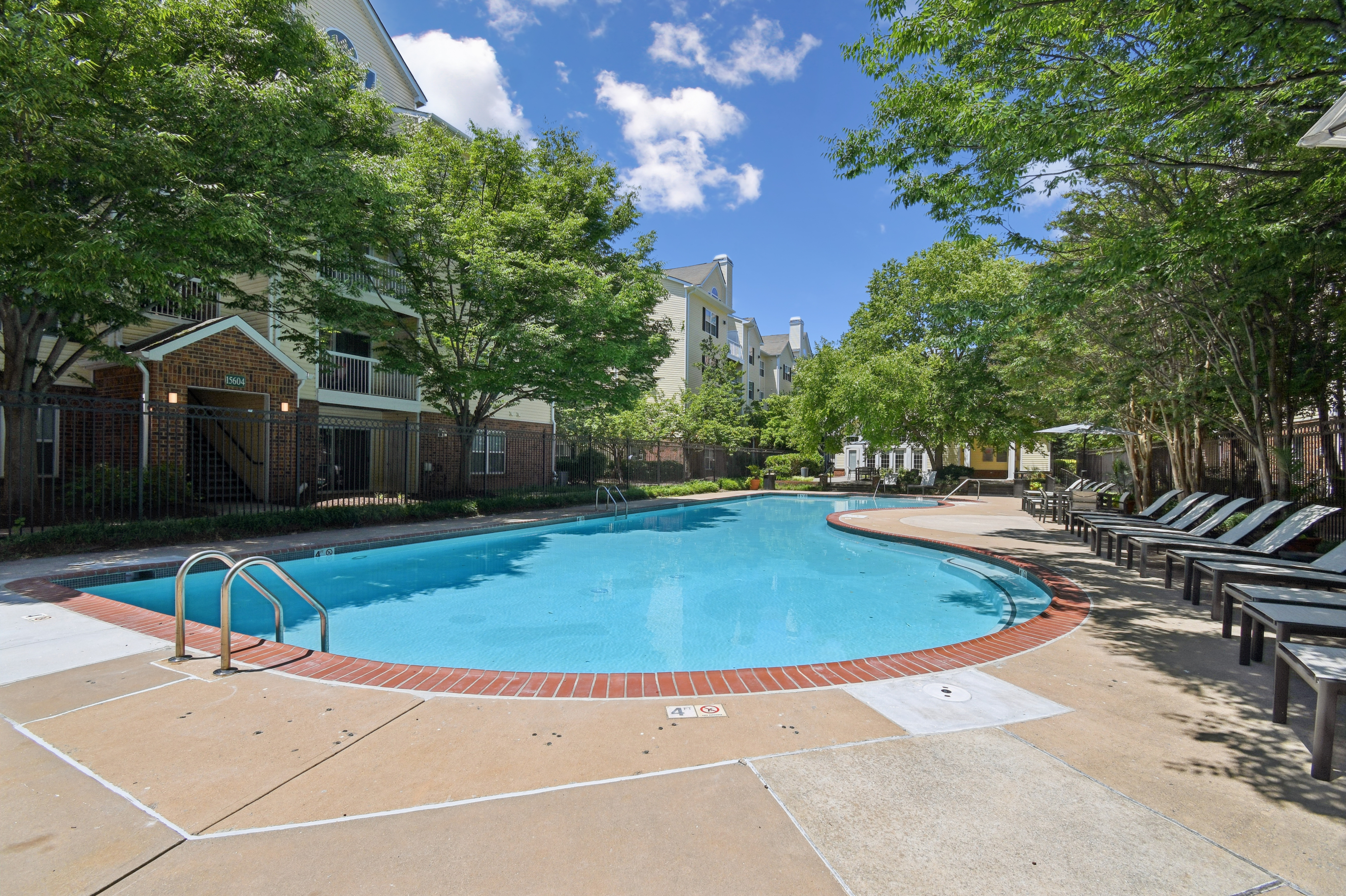 Pool at Eaves Washingtonian Center (2 of 3)