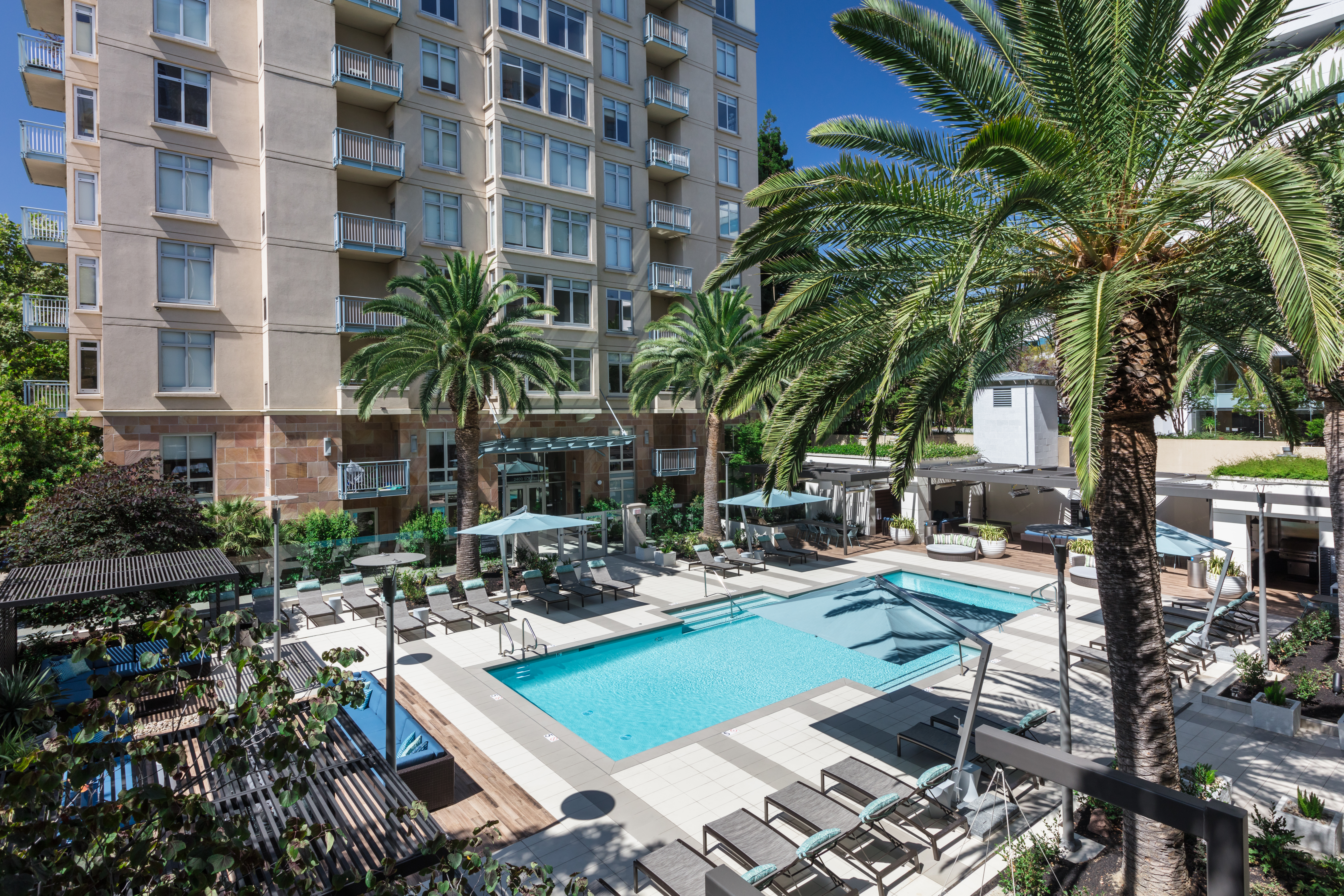 Pool at Avalon Towers On The Peninsula (2 of 6)