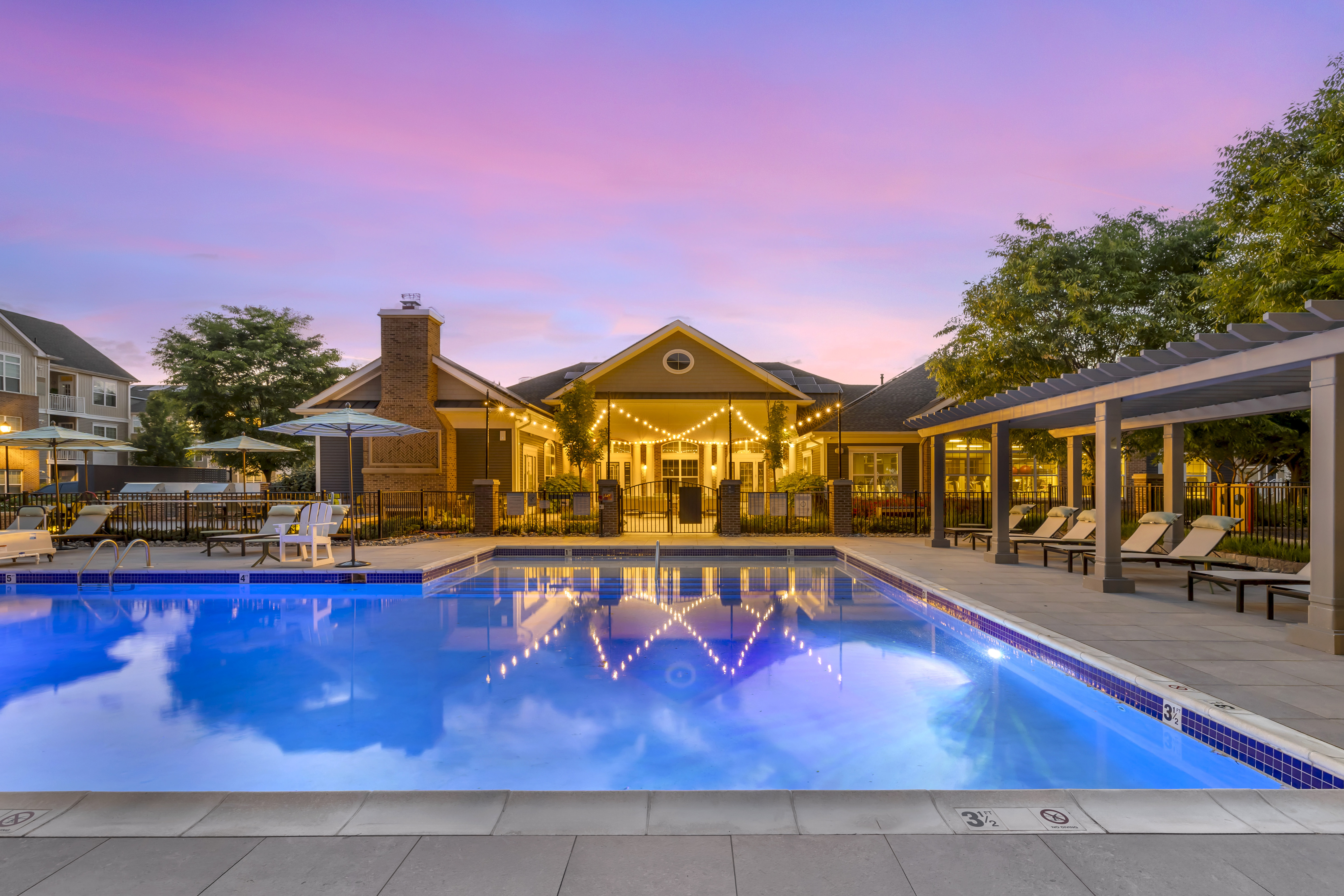 Pool at Avalon (3 of 5)