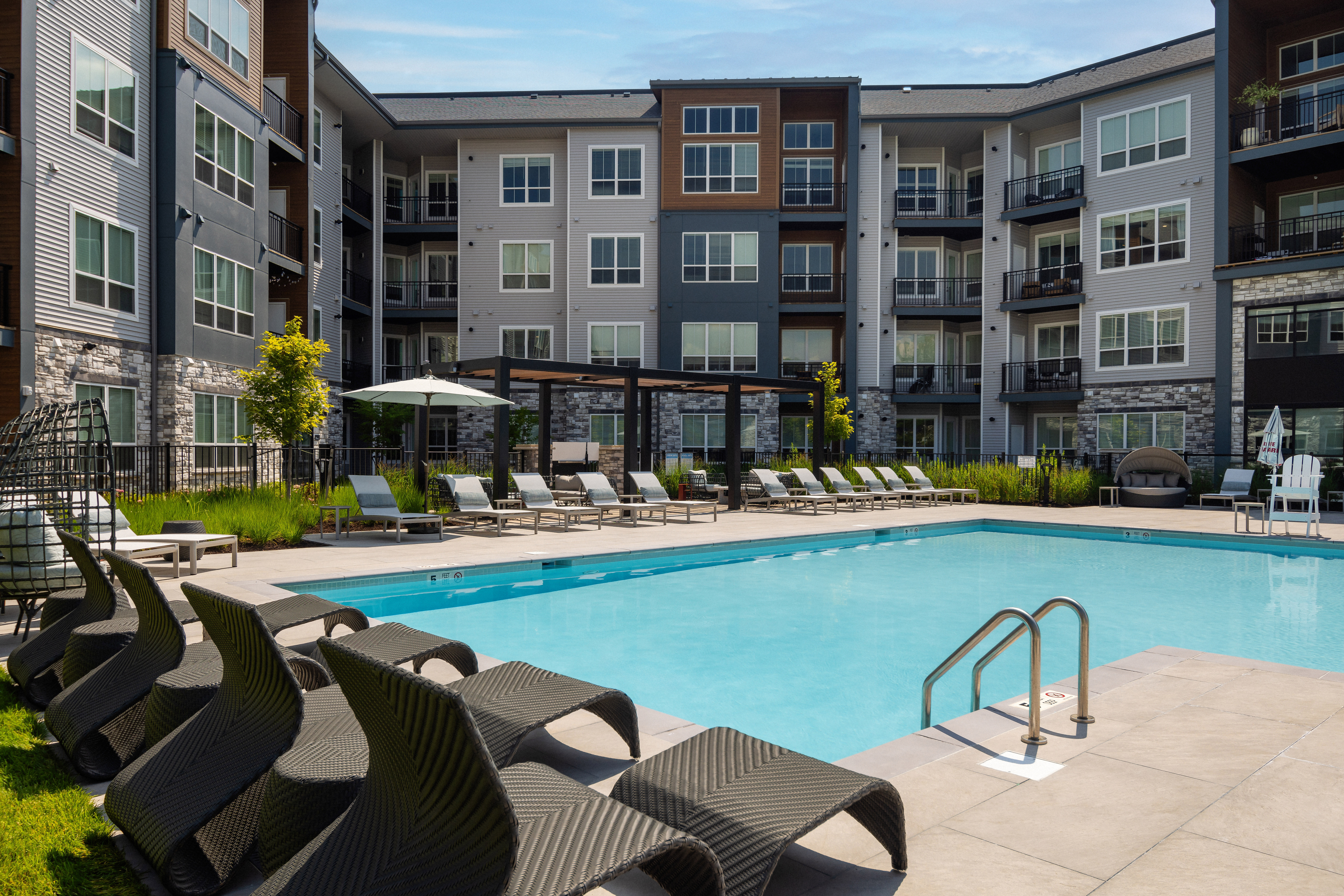 Pool at Avalon Montville (1 of 6)