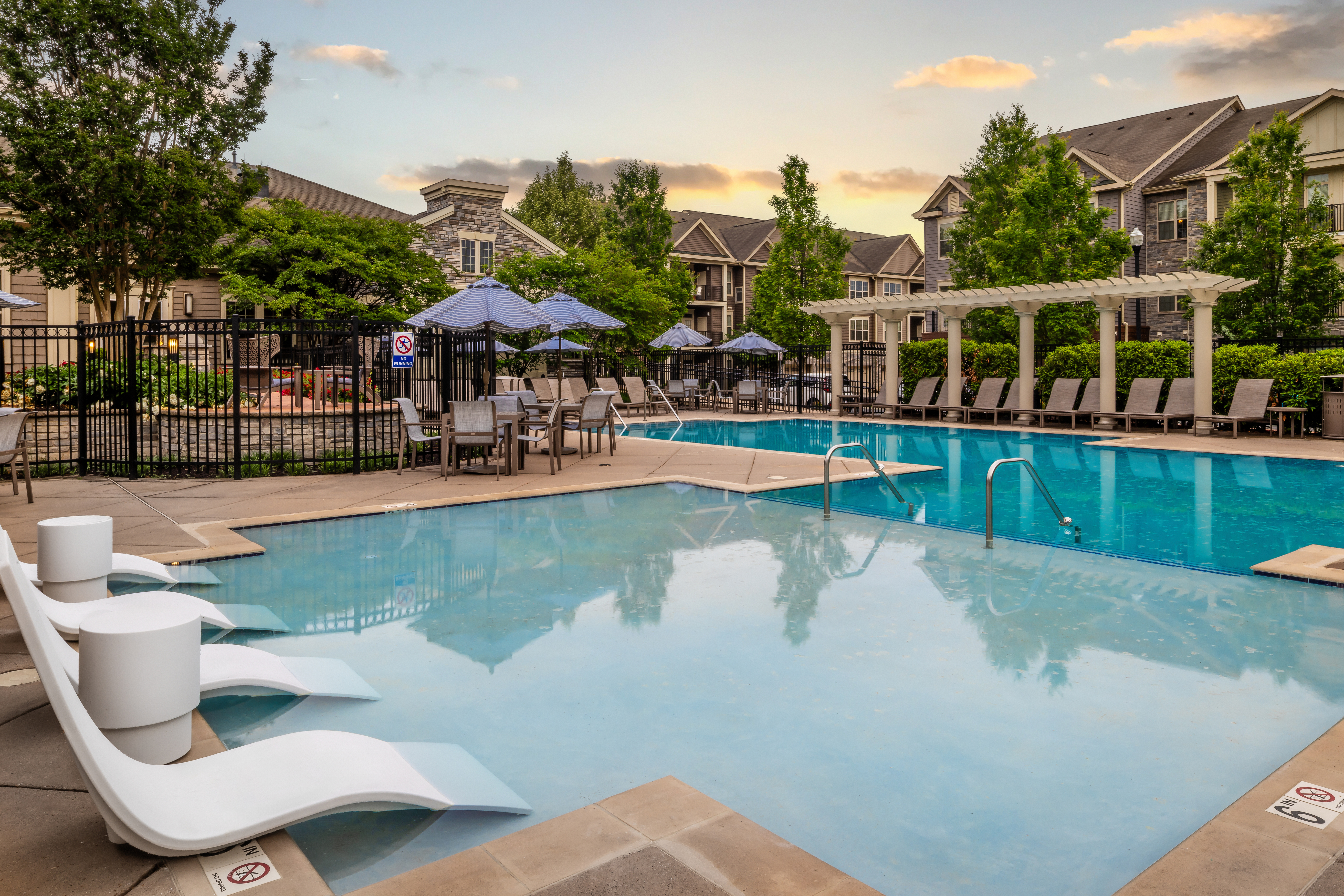 Pool at Avalon (2 of 5)