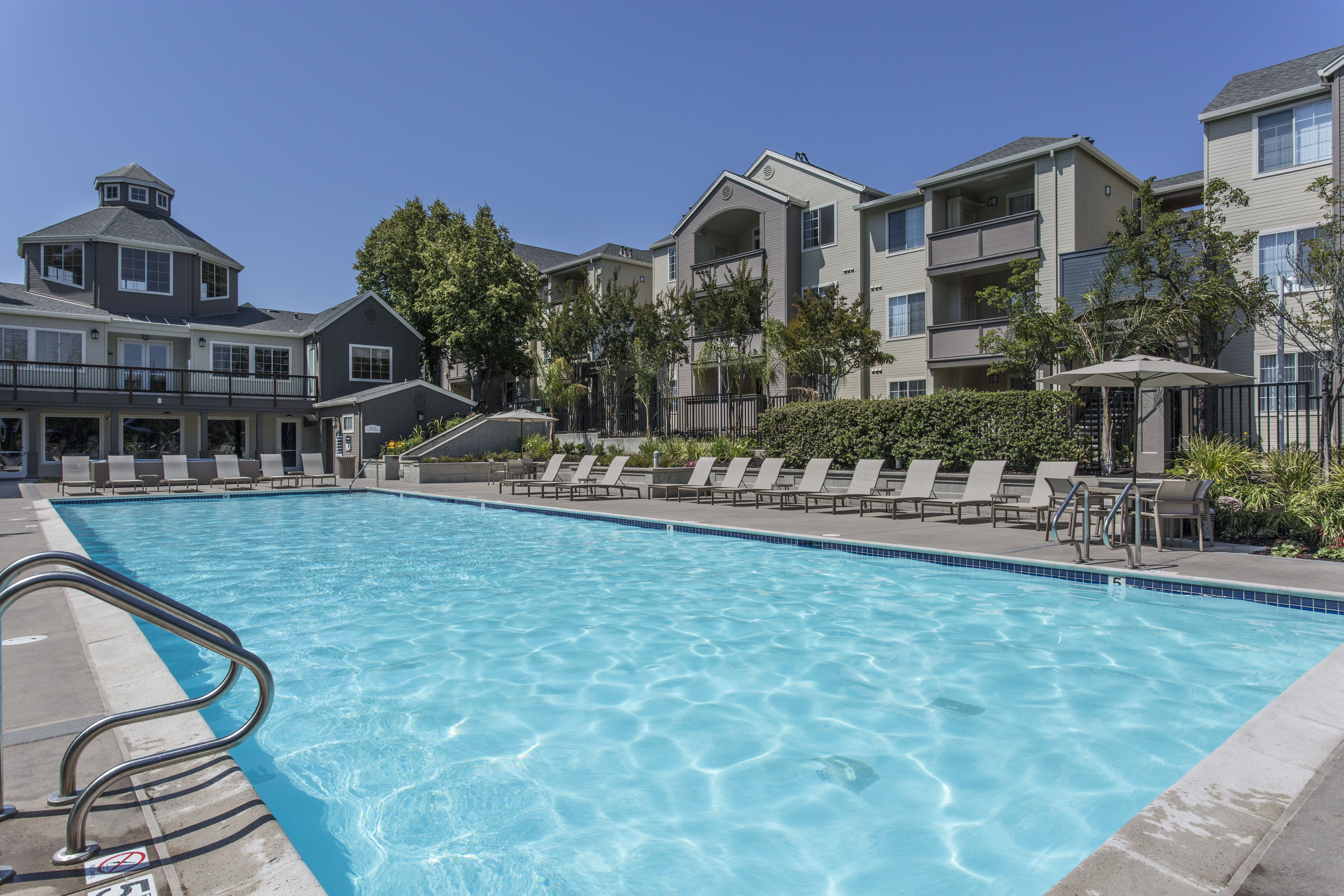 Pool at Avalon (3 of 4)
