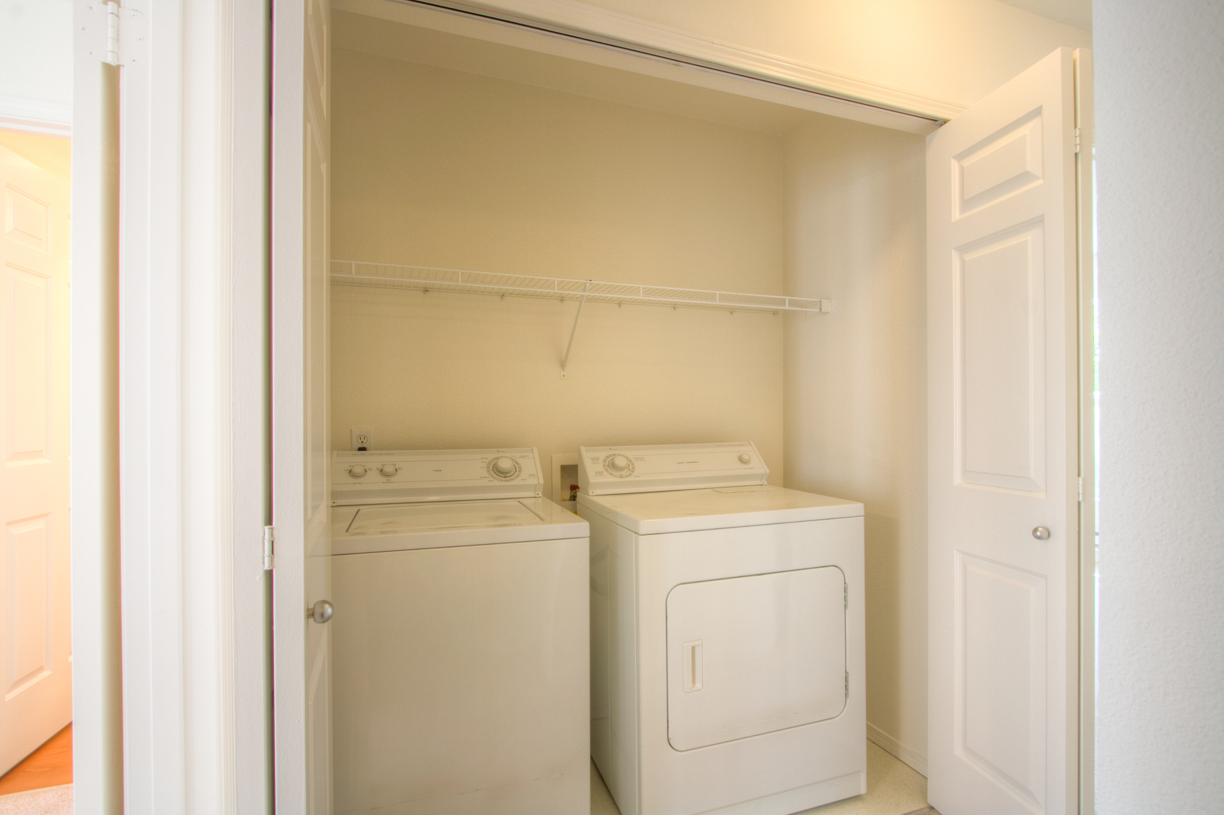 Laundry room at Avalon Parcsquare