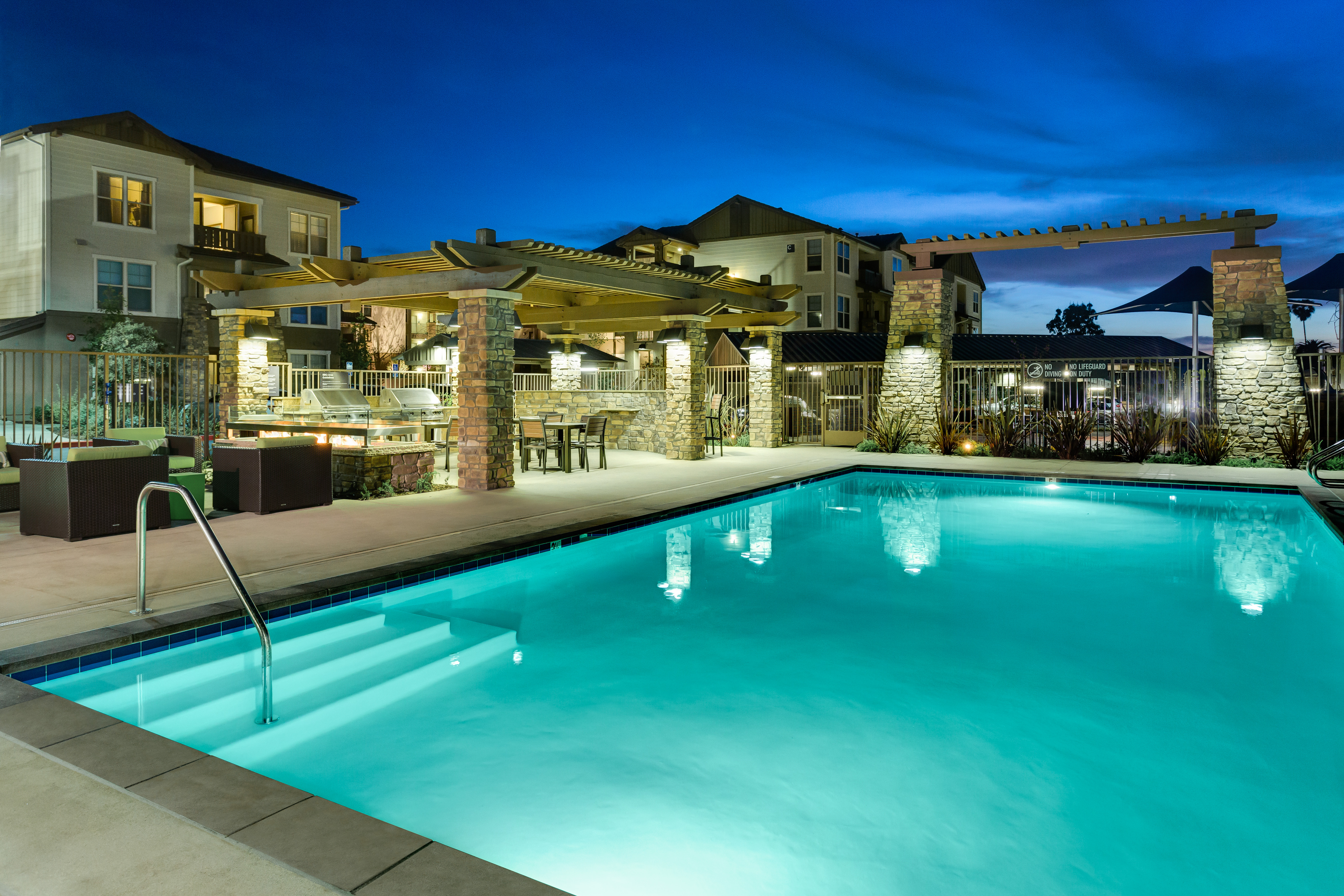 Pool at Avalon (4 of 8)