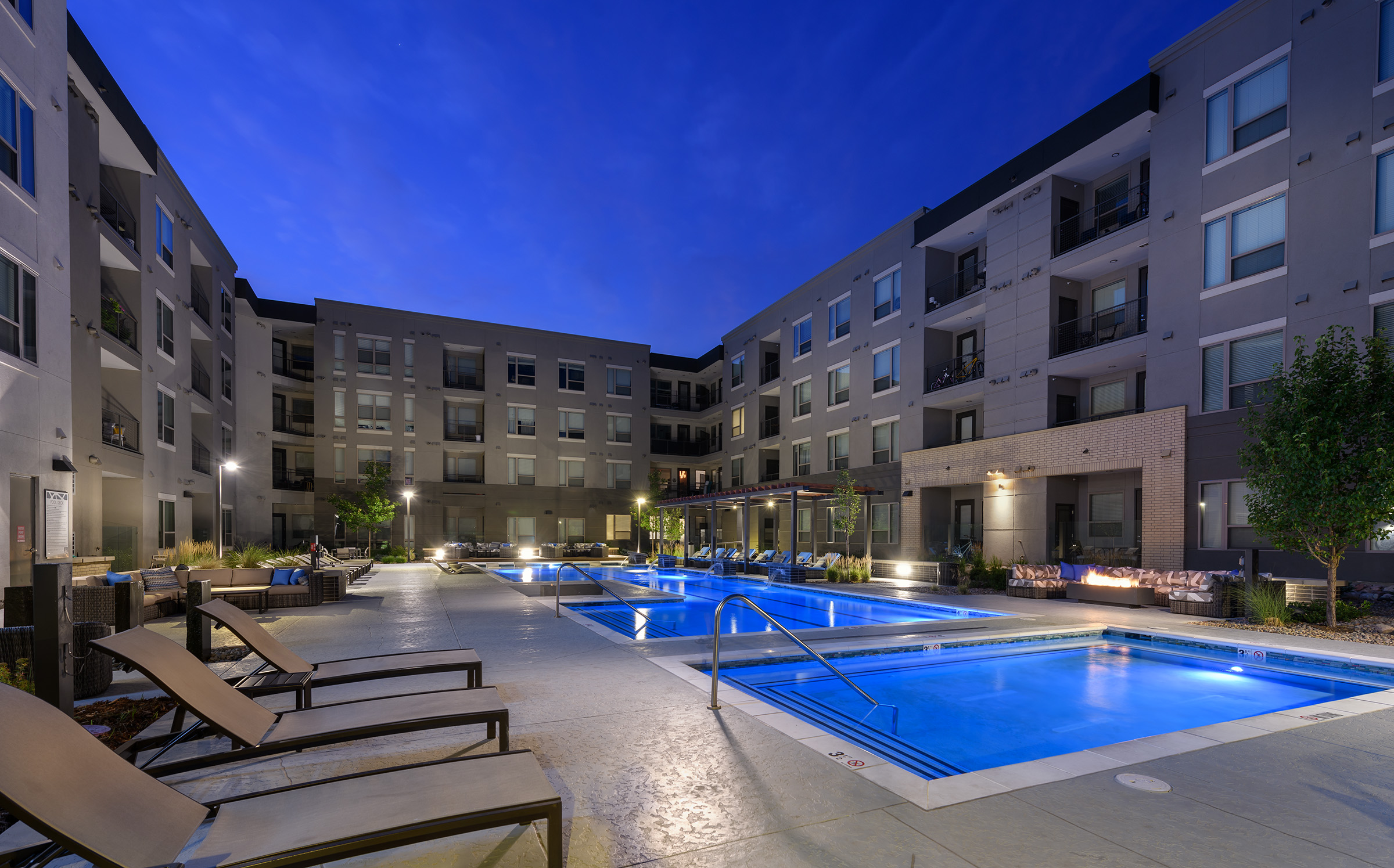 Pool at Avalon Lowry (4 of 4)
