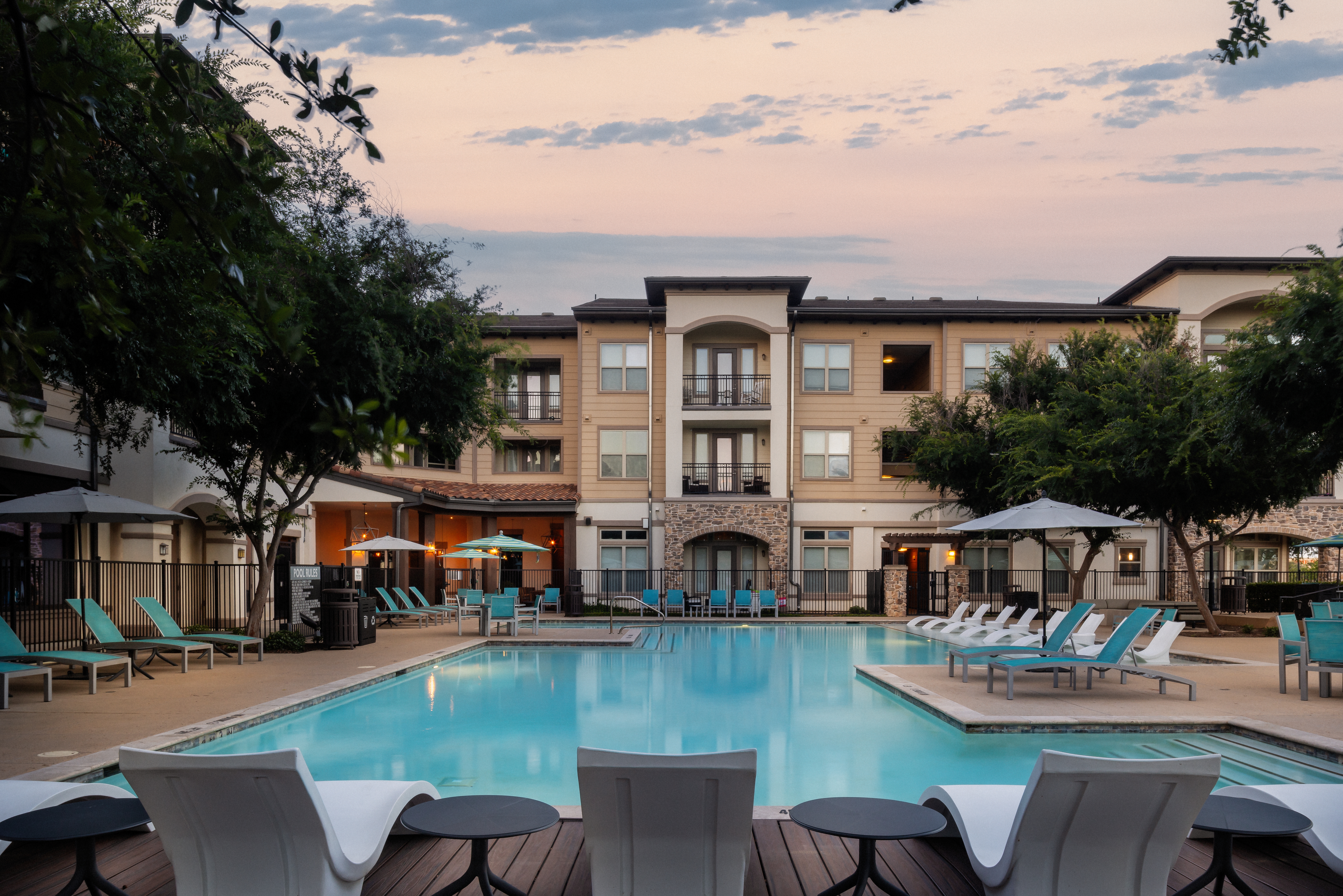Pool at Avalon Lakeside (2 of 4)