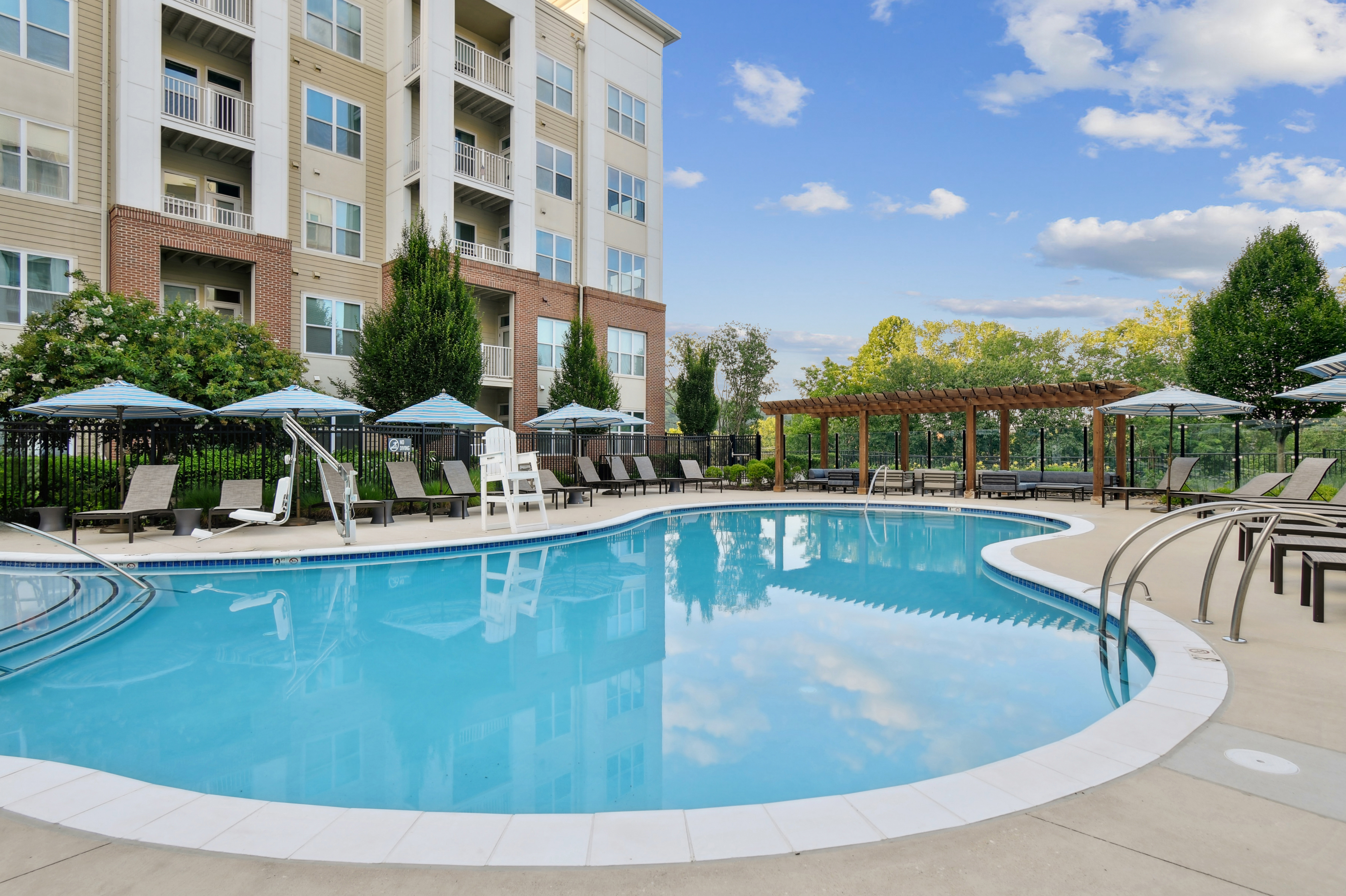 Pool at Avalon (5 of 6)