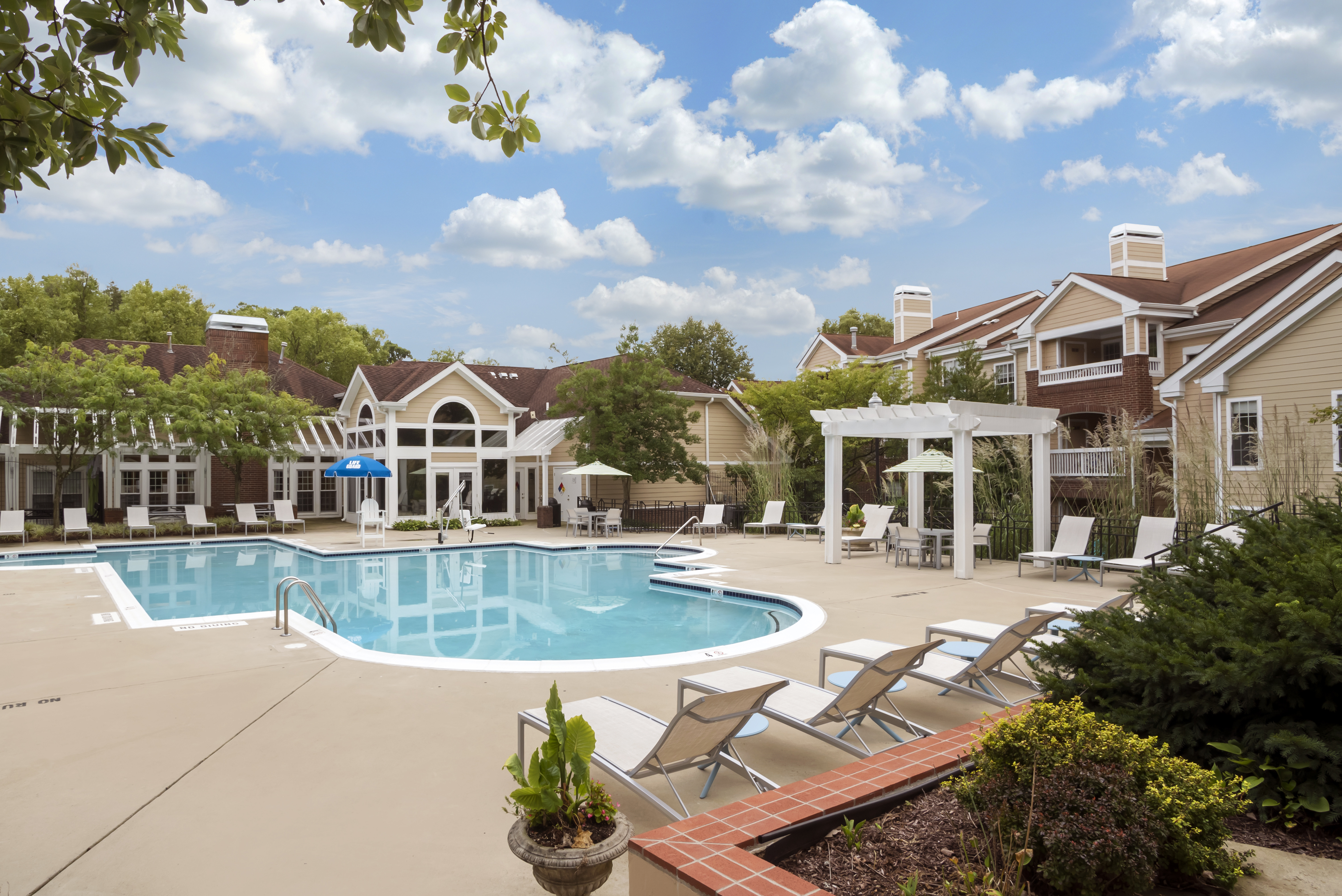 Pool at Eaves Fair Lakes (2 of 3)