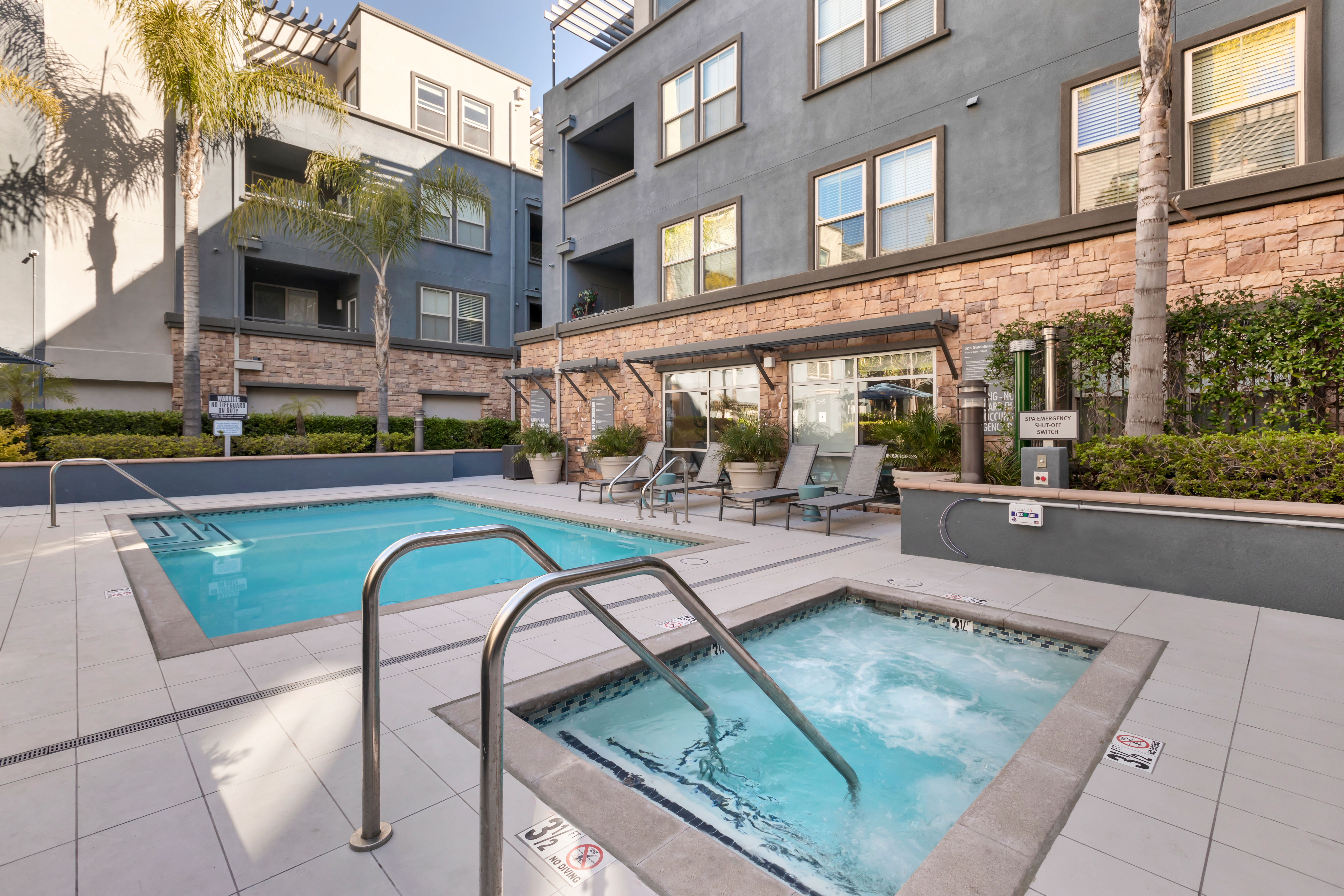 Pool at Avalon (3 of 4)