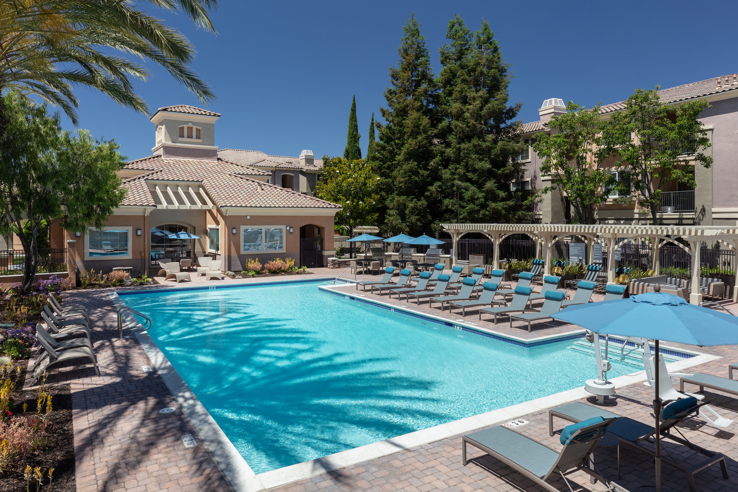 Pool at Avalon Willow Glen (3 of 4)