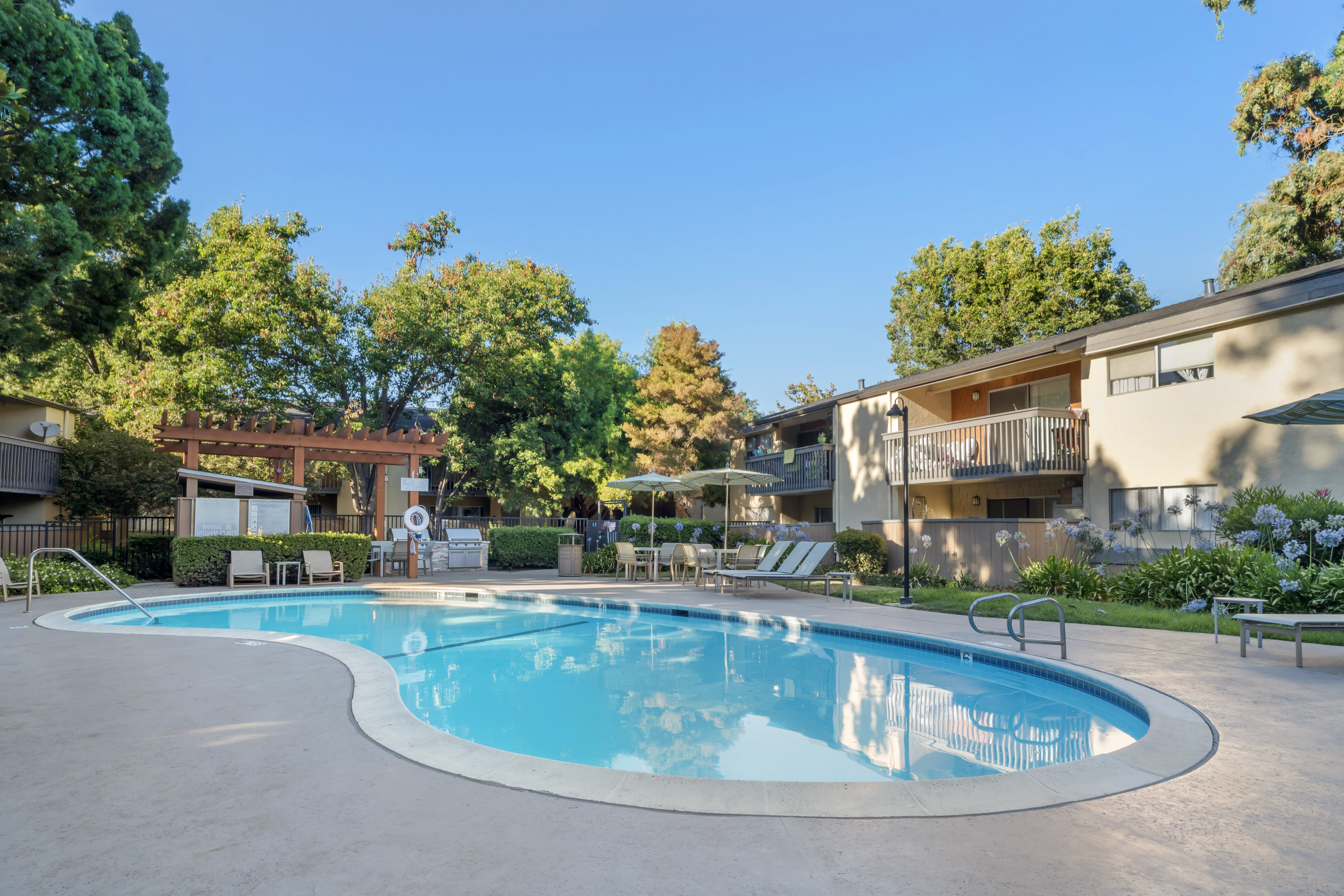 Pool at Eaves (1 of 6)