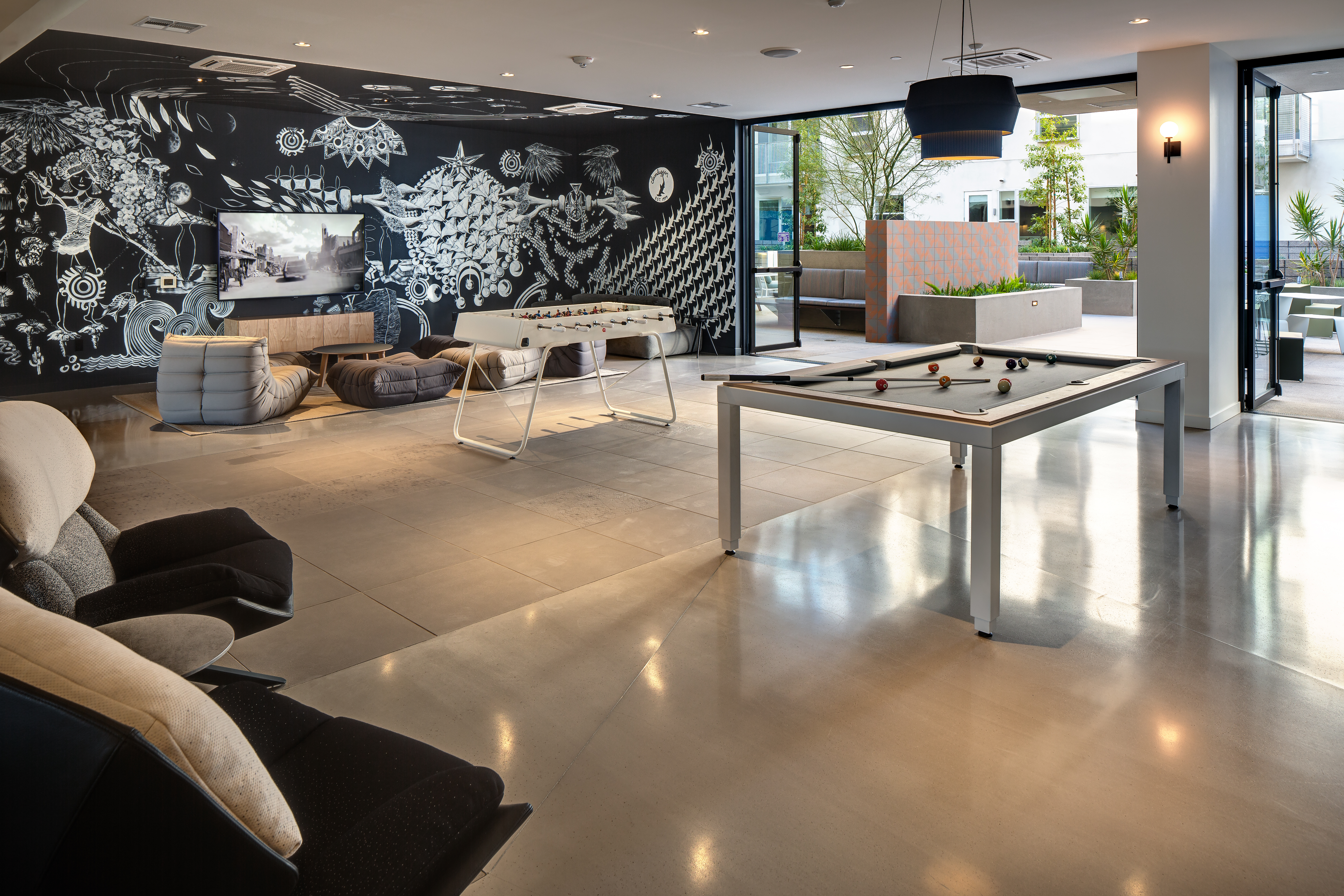 Game room at Ava Hollywood At La Pietra Place