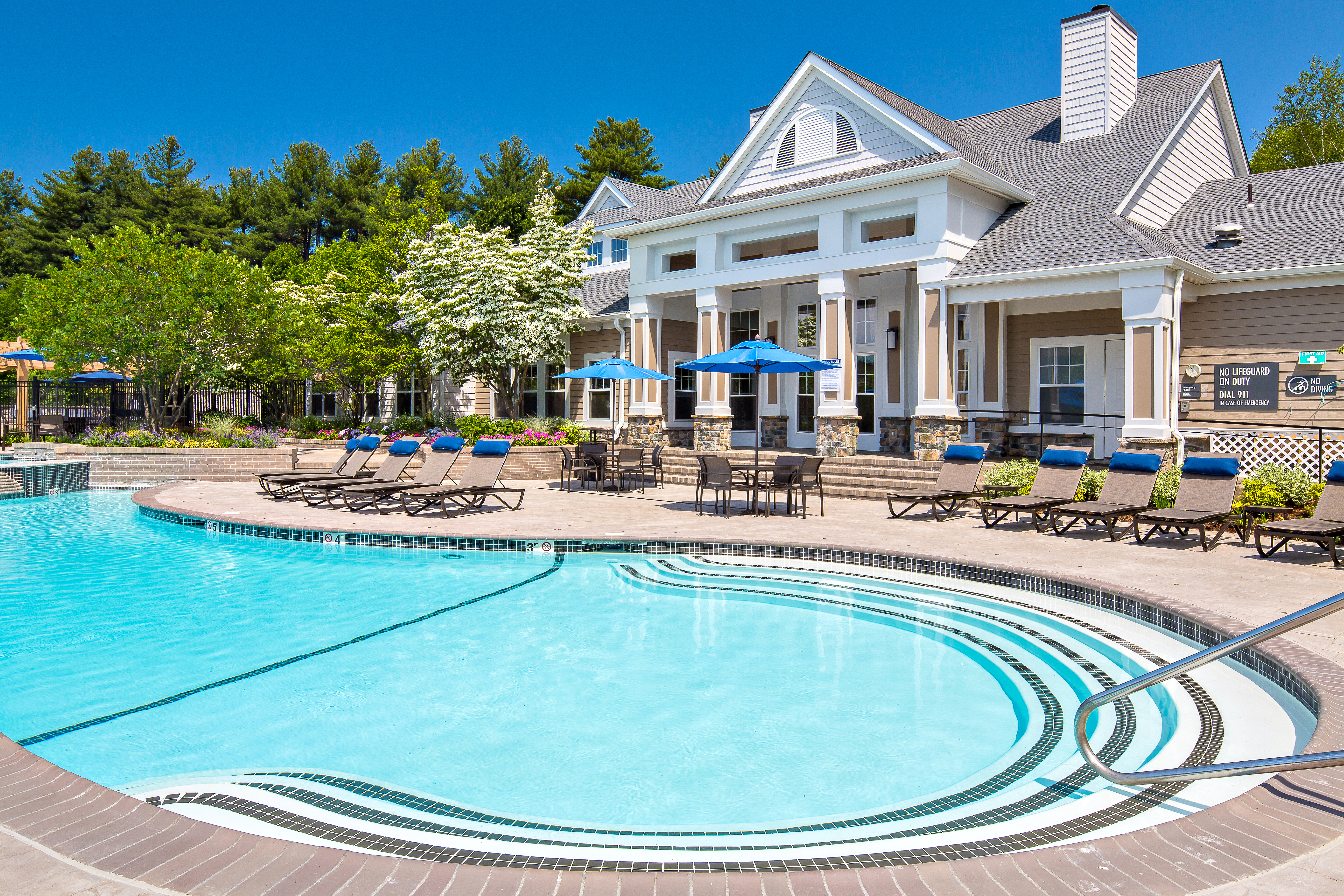 Pool at Avalon Bear Hill (2 of 4)