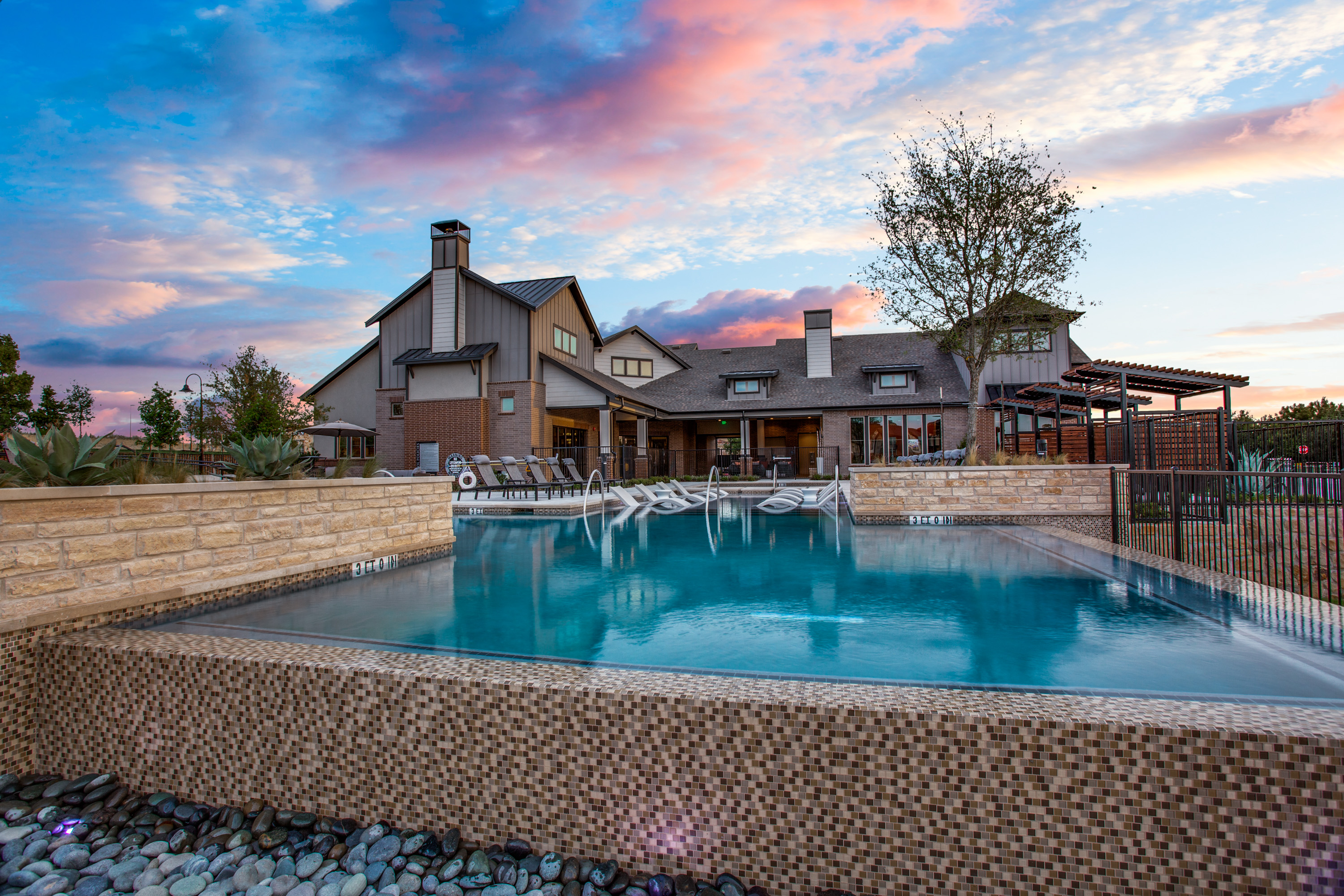 Pool at Avalon (5 of 5)
