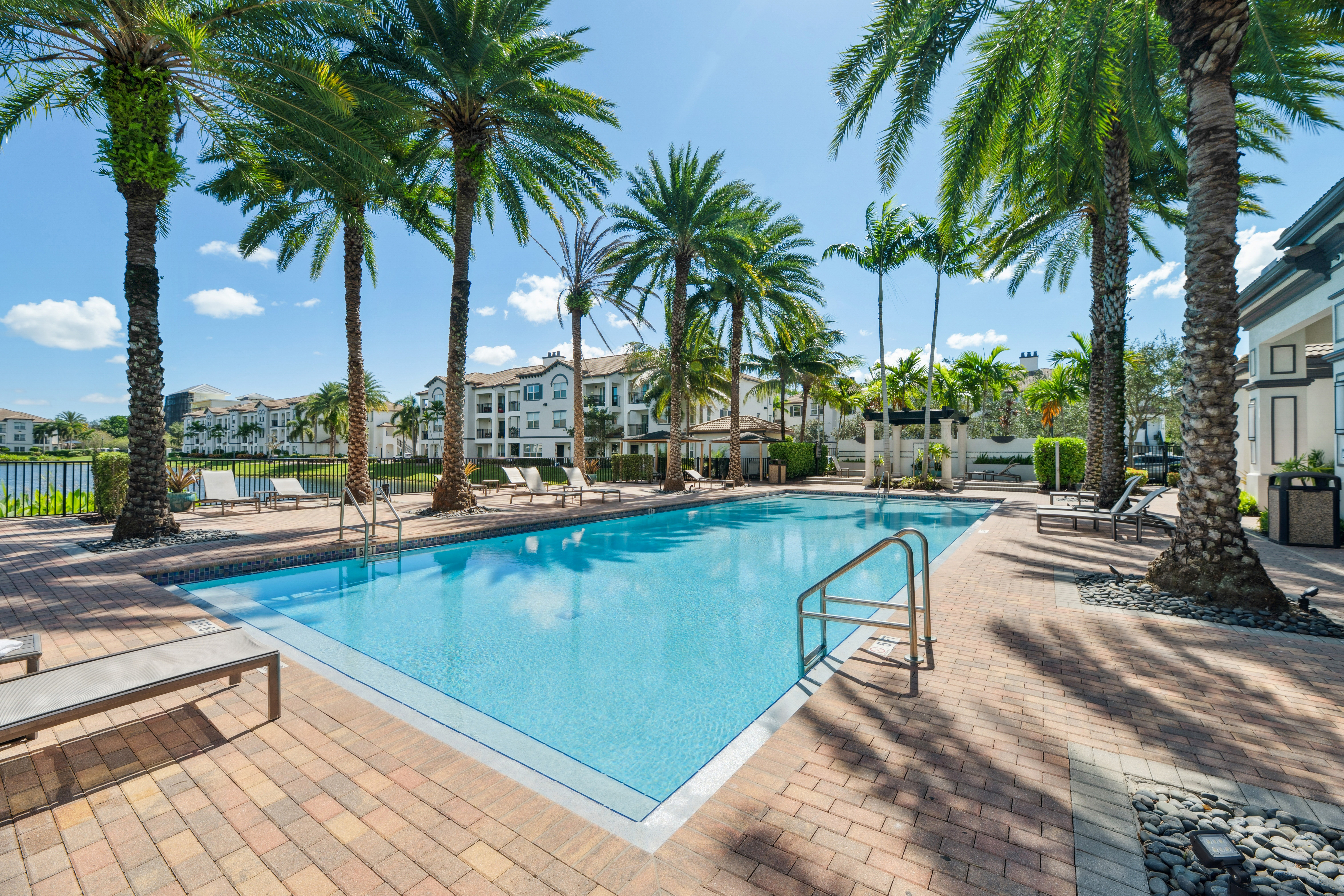 Pool at Avalon (3 of 6)
