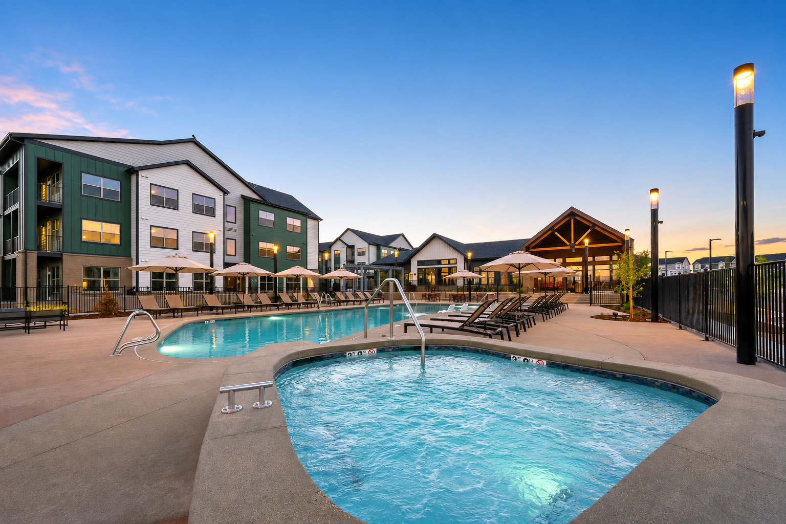 Pool at Avalon (4 of 5)