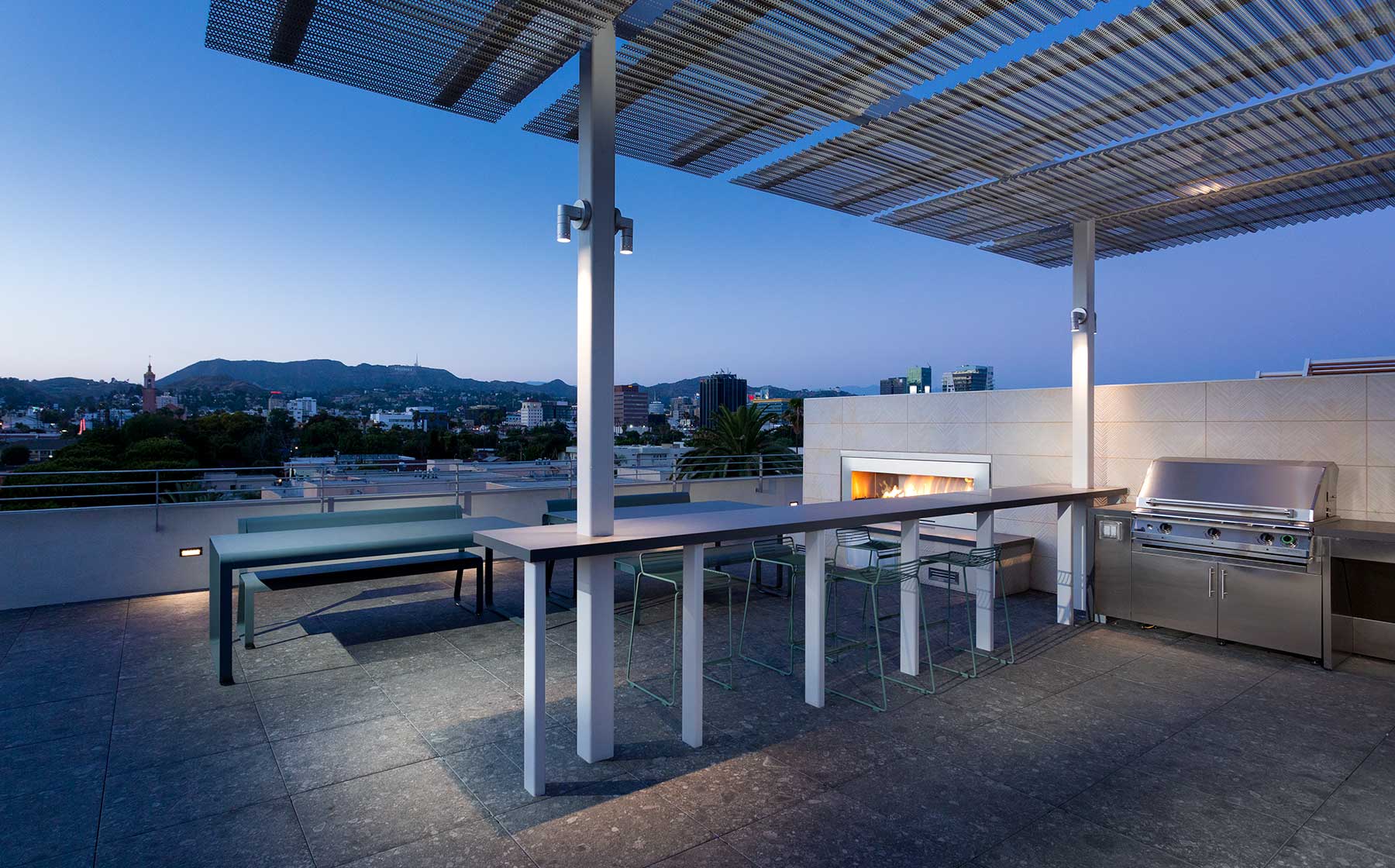 Roof deck at Ava Hollywood At La Pietra Place (8 of 8)