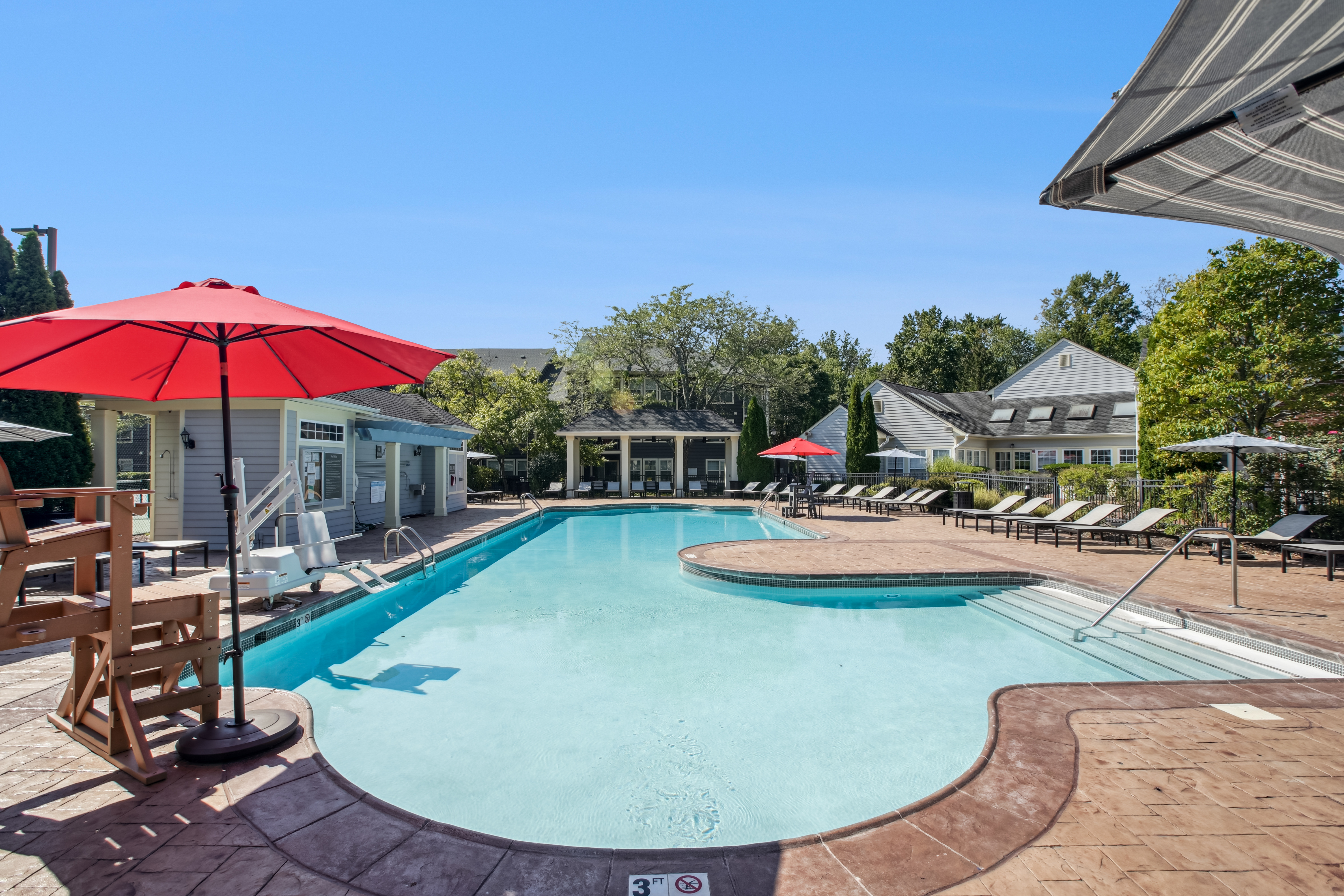 Pool at Eaves (3 of 5)